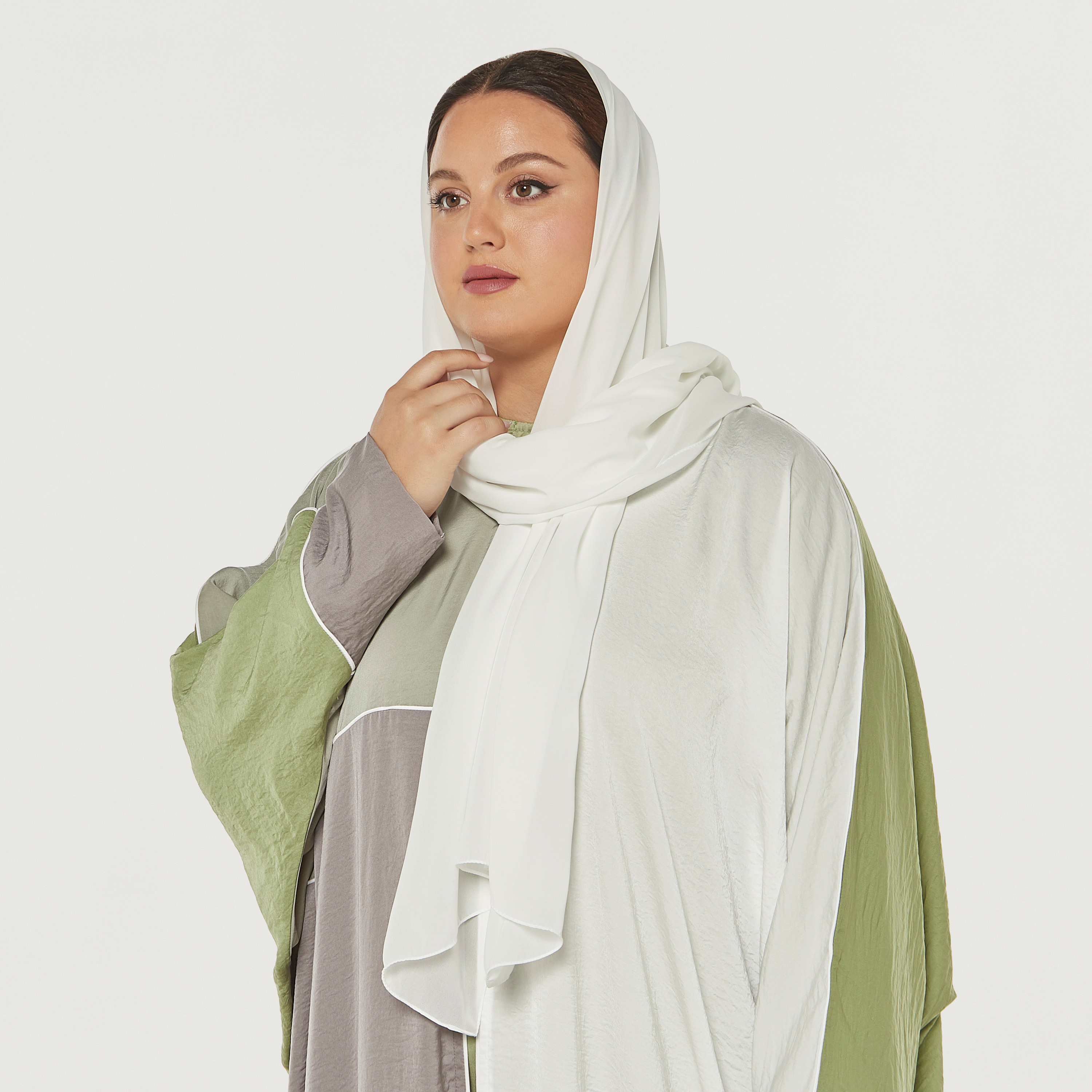 Malikah Colourblock Jalabiya with V-neck-women-arabicclothing-jalabiyas-image-2