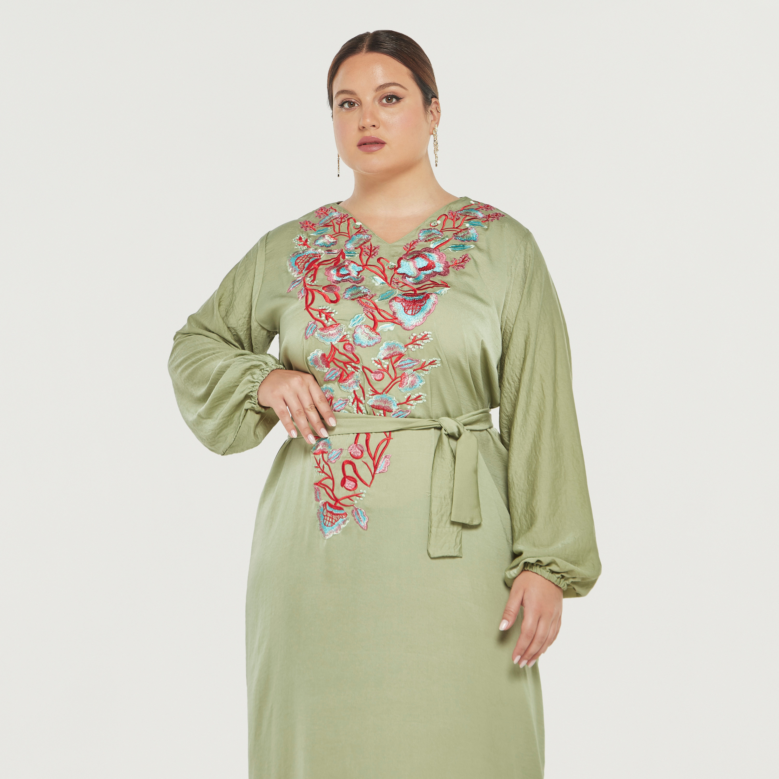 جلابية برباط وتطريزات زهور من مليكة-women-arabicclothing-jalabiyas-image-2