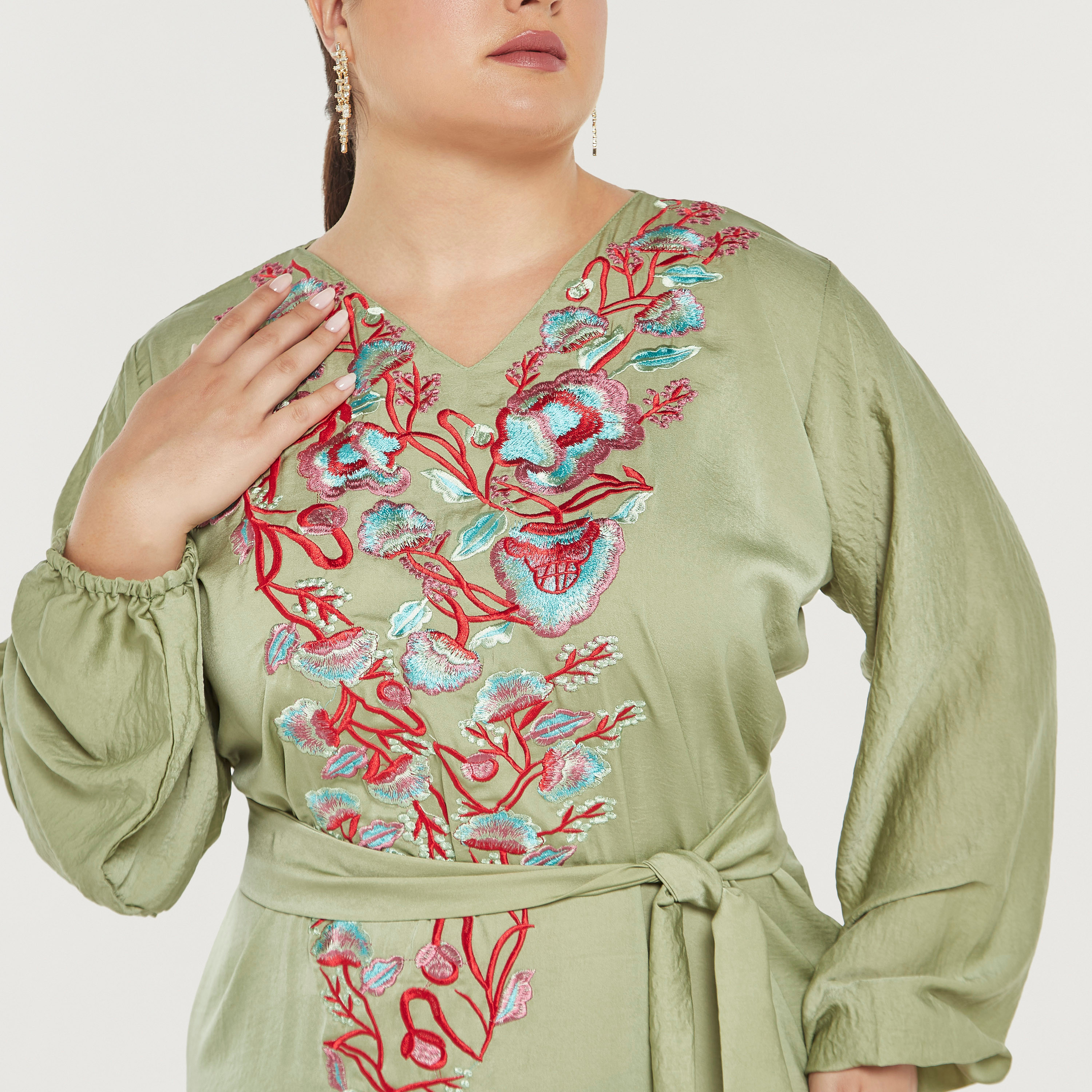 جلابية برباط وتطريزات زهور من مليكة-women-arabicclothing-jalabiyas-image-3