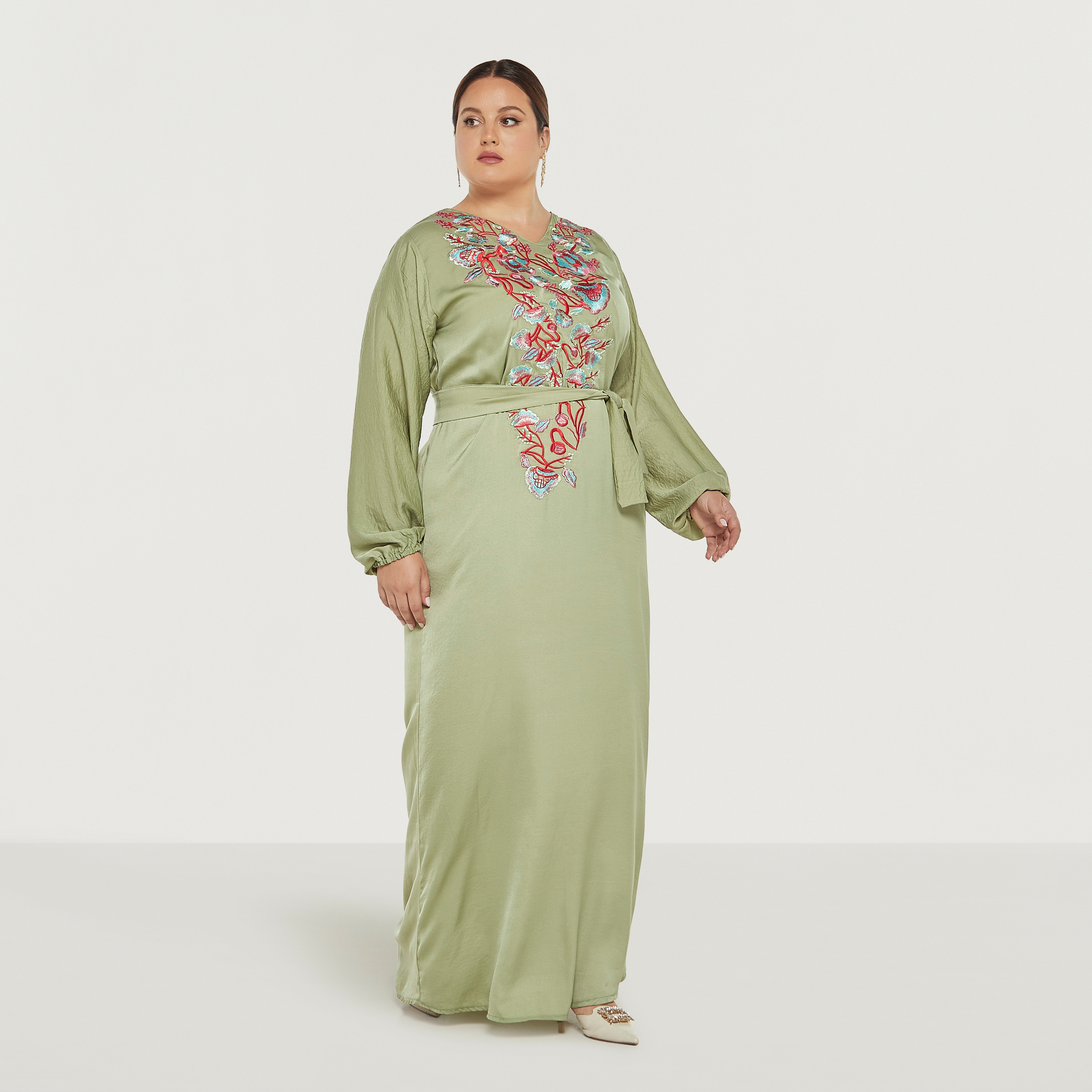 جلابية برباط وتطريزات زهور من مليكة-women-arabicclothing-jalabiyas-image-4