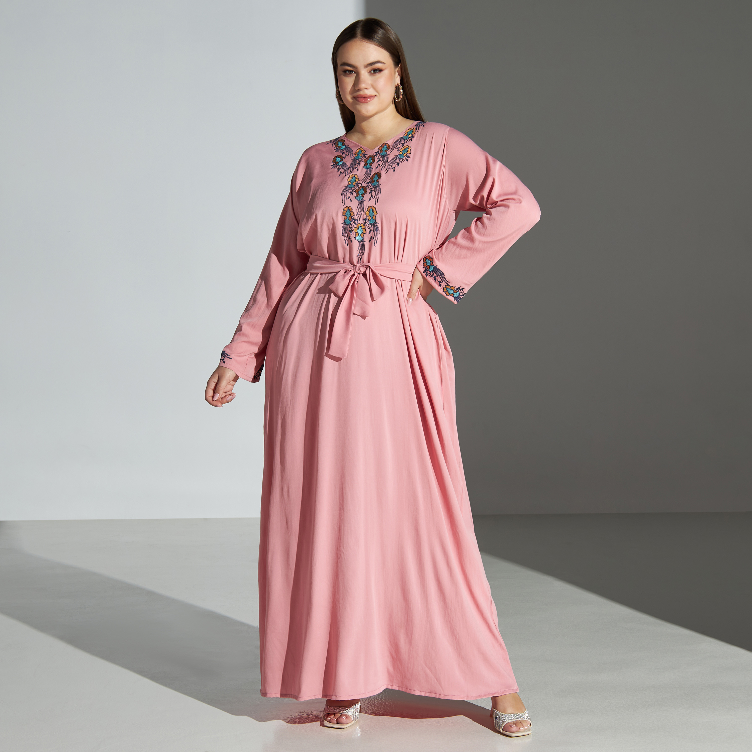 عباية مقاس كبير مطرّزة بحزام ربط من ماليكة-women-arabicclothing-abayas-image-4