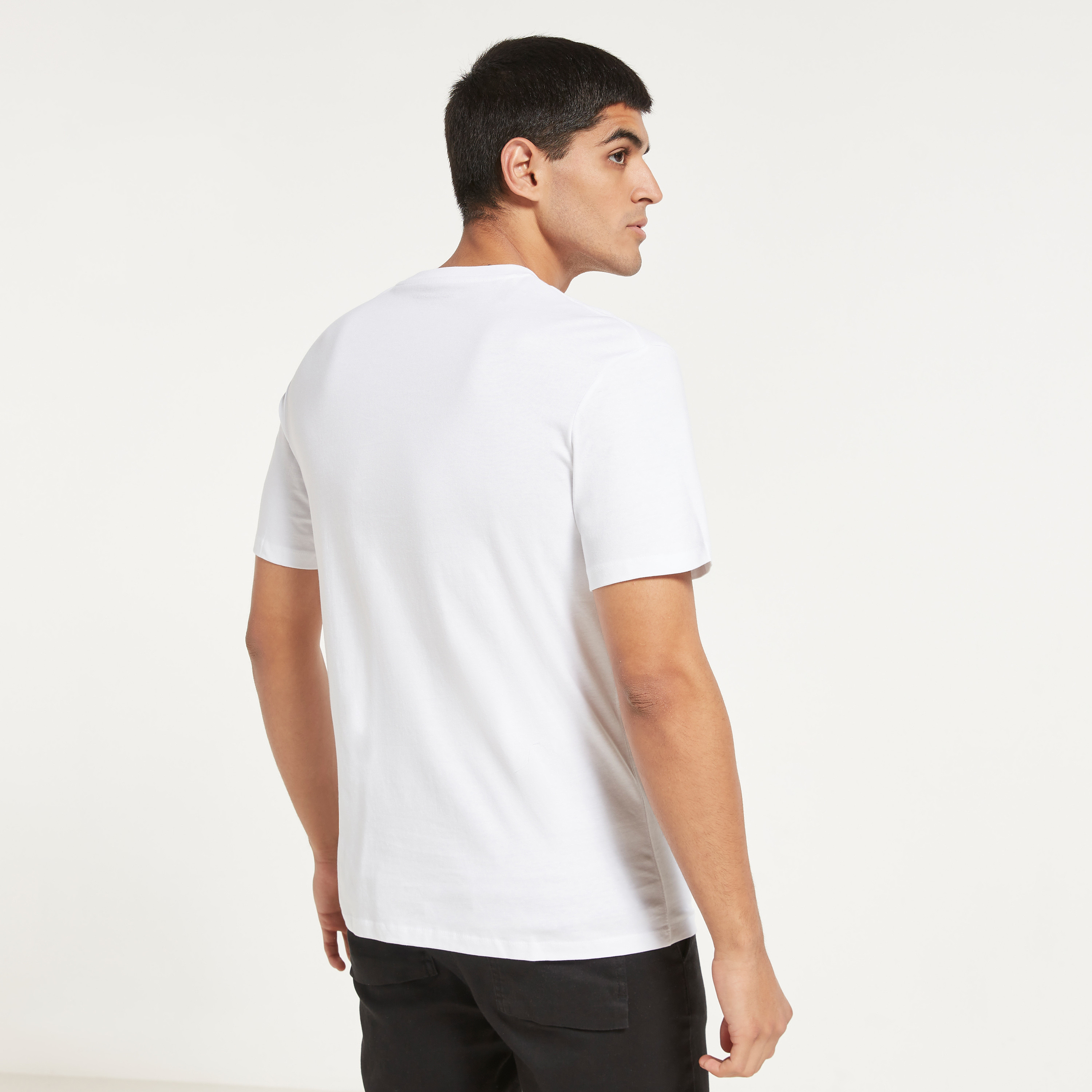 تي شيرت من جاك آند جونز مطرز بأكمام قصيرة و ياقة مستديرة-men-clothing-tshirtsandpolos-tshirts-image-10