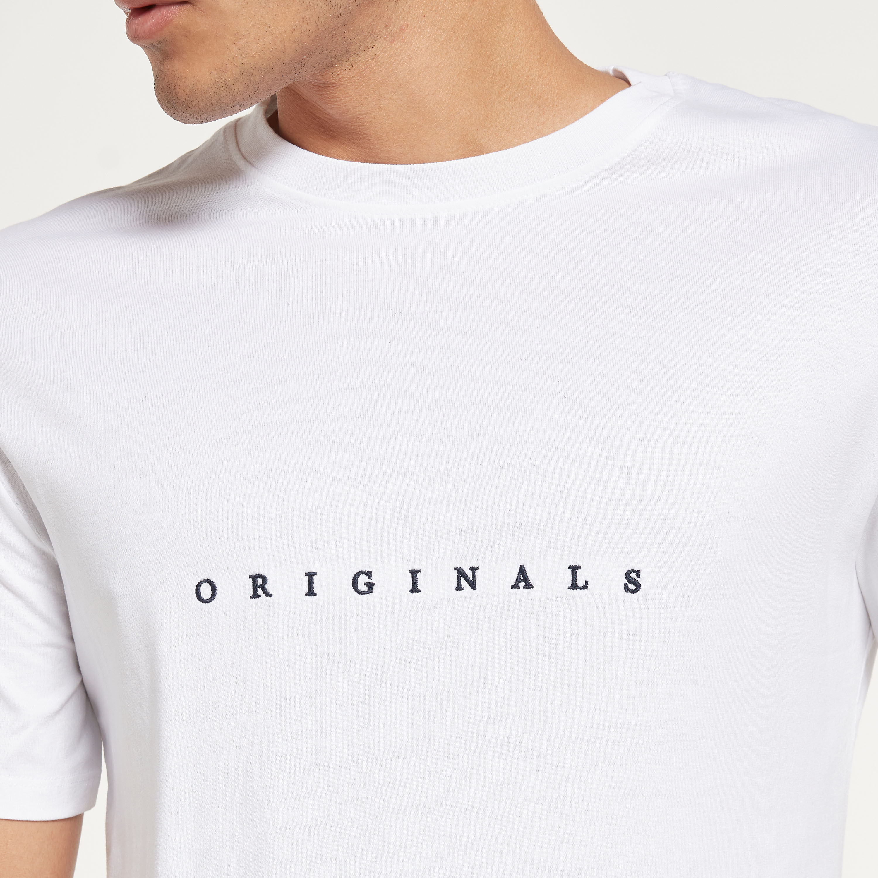 تي شيرت من جاك آند جونز مطرز بأكمام قصيرة و ياقة مستديرة-men-clothing-tshirtsandpolos-tshirts-image-11