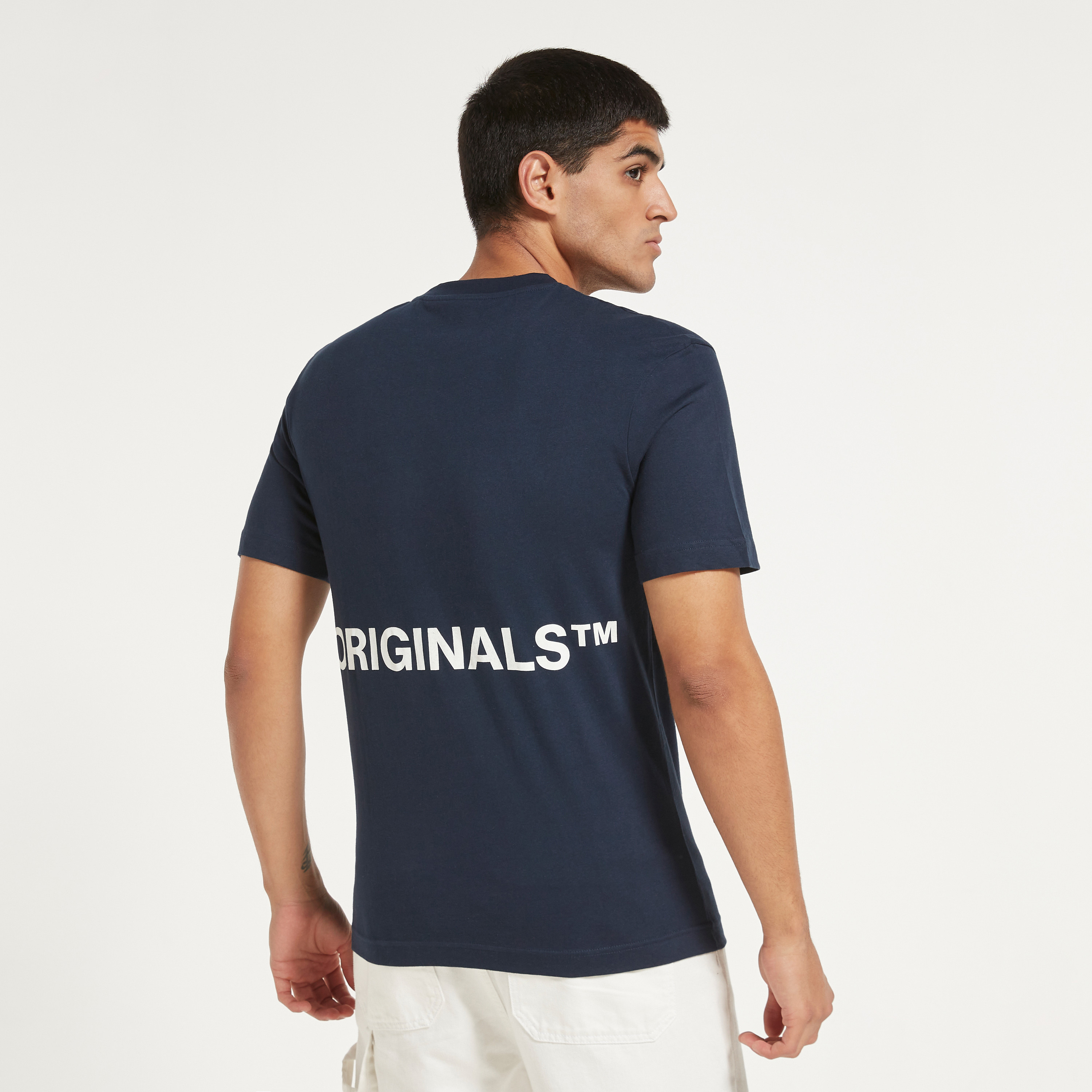 تي شيرت من جاك آند جونز مطبوع بأكمام قصيرة و ياقة مستديرة-men-clothing-tshirtsandpolos-tshirts-image-3