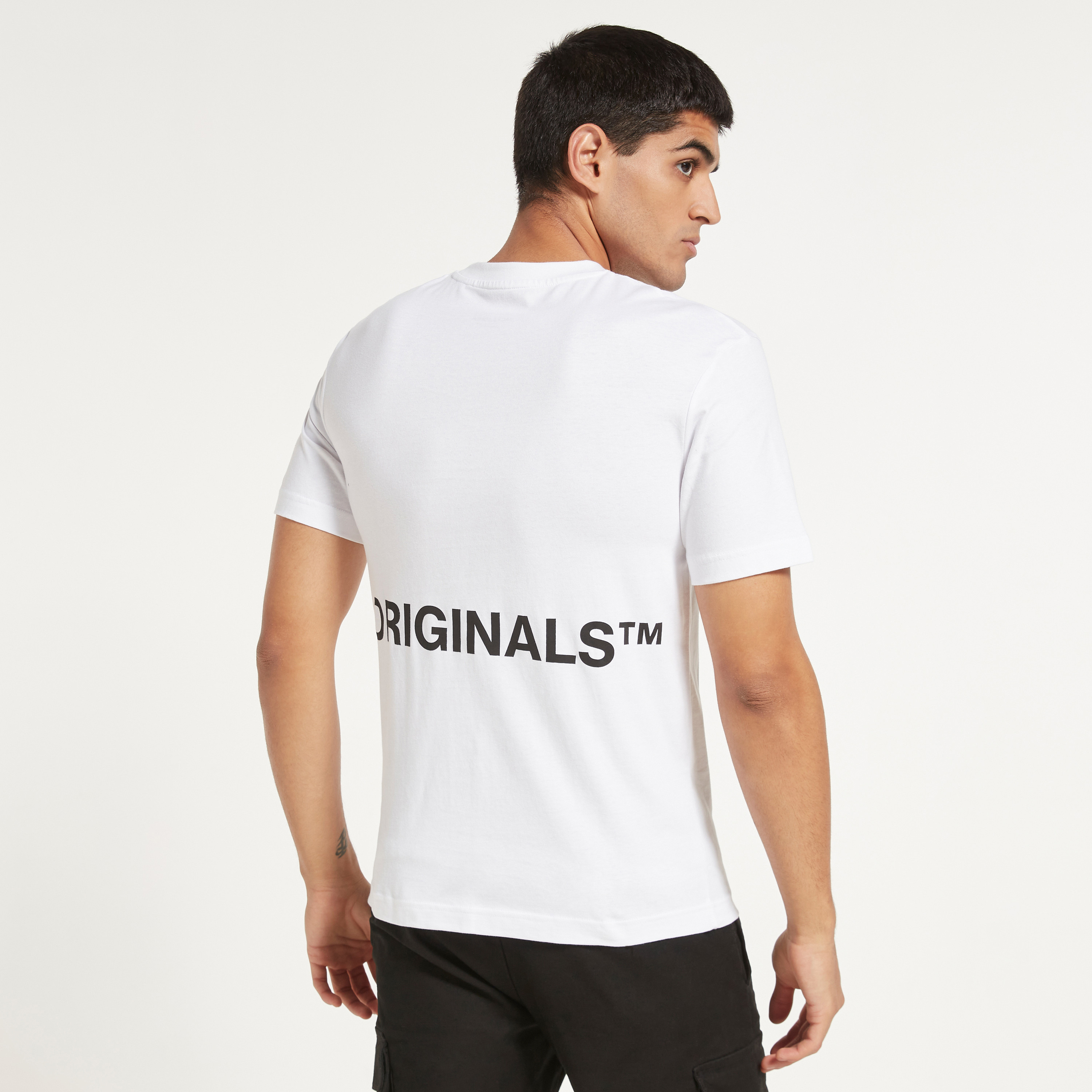 تي شيرت من جاك آند جونز مطبوع بأكمام قصيرة و ياقة مستديرة-men-clothing-tshirtsandpolos-tshirts-image-5