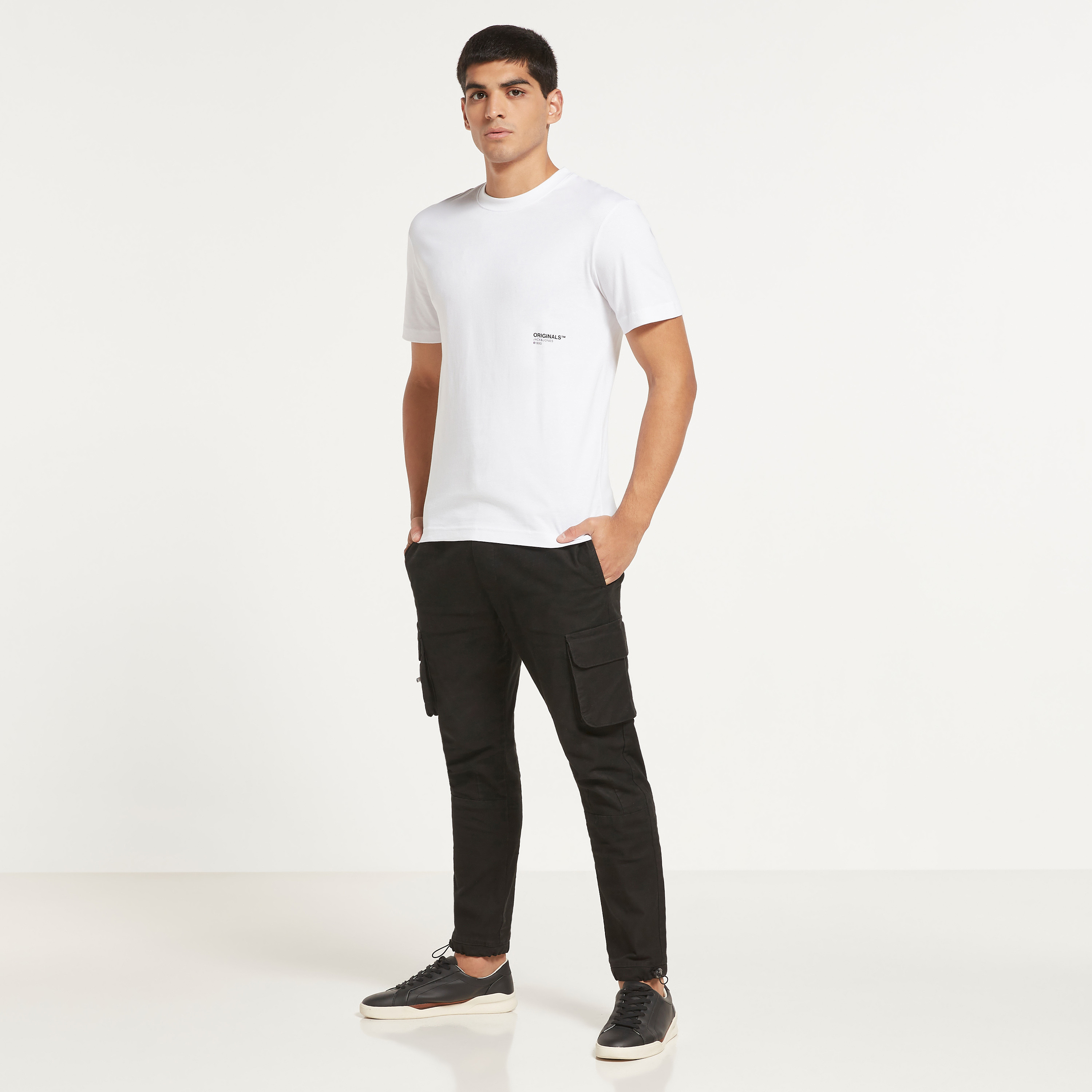 تي شيرت من جاك آند جونز مطبوع بأكمام قصيرة و ياقة مستديرة-men-clothing-tshirtsandpolos-tshirts-image-6