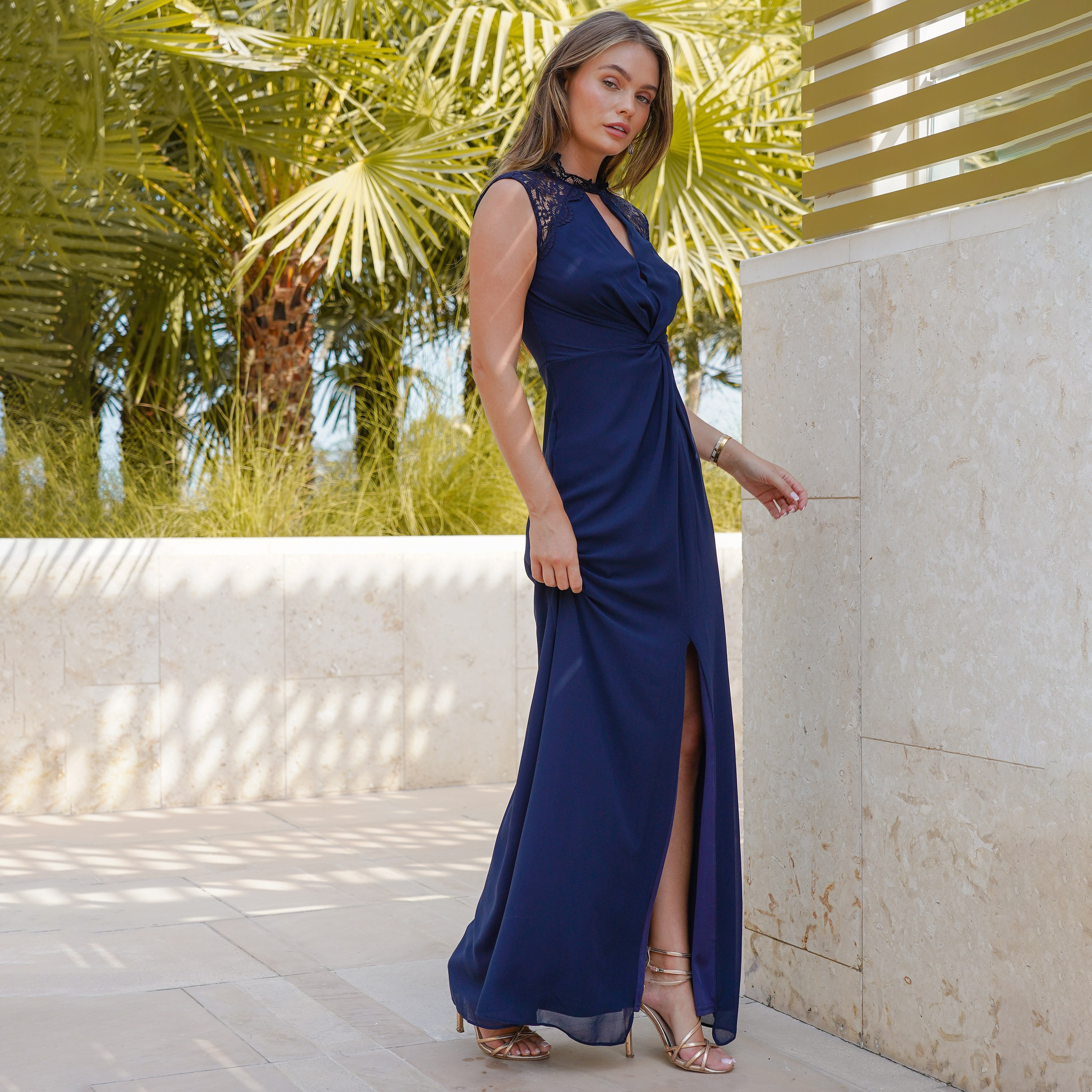  فستان ماكسي بفتحة سادة مع دانتيل برقبة مفتوحة من تي اف ان سي-women-clothing-dresses-image-2