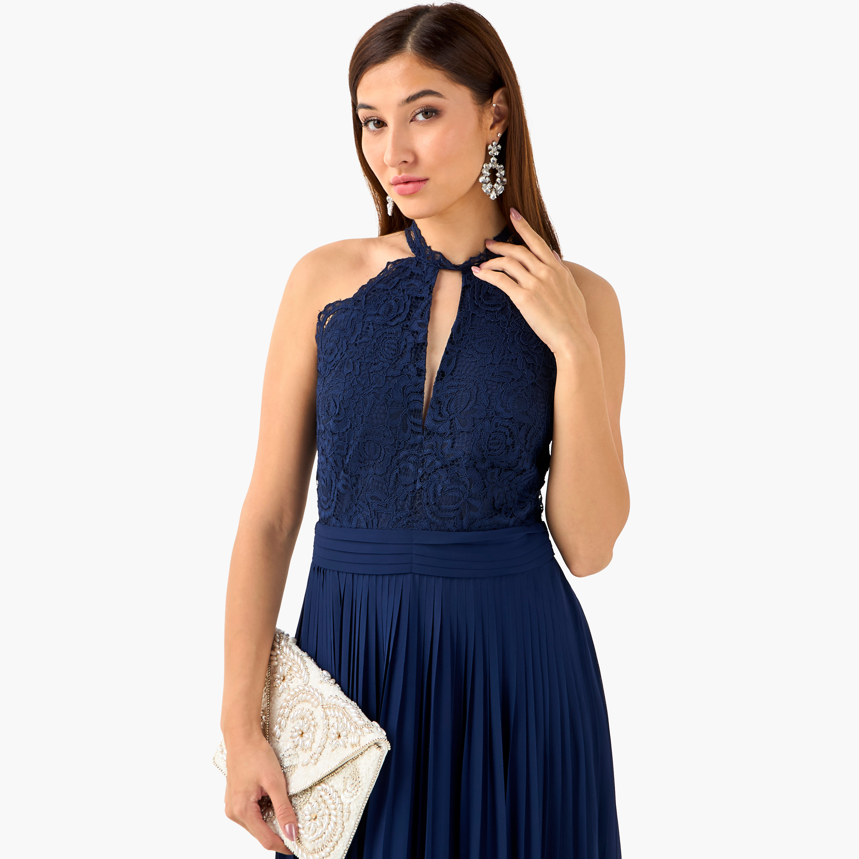 فستان بوليستر ماكسي بياقة هالتر وكسرات من تي إف إن سي-women-clothing-dresses-image-4