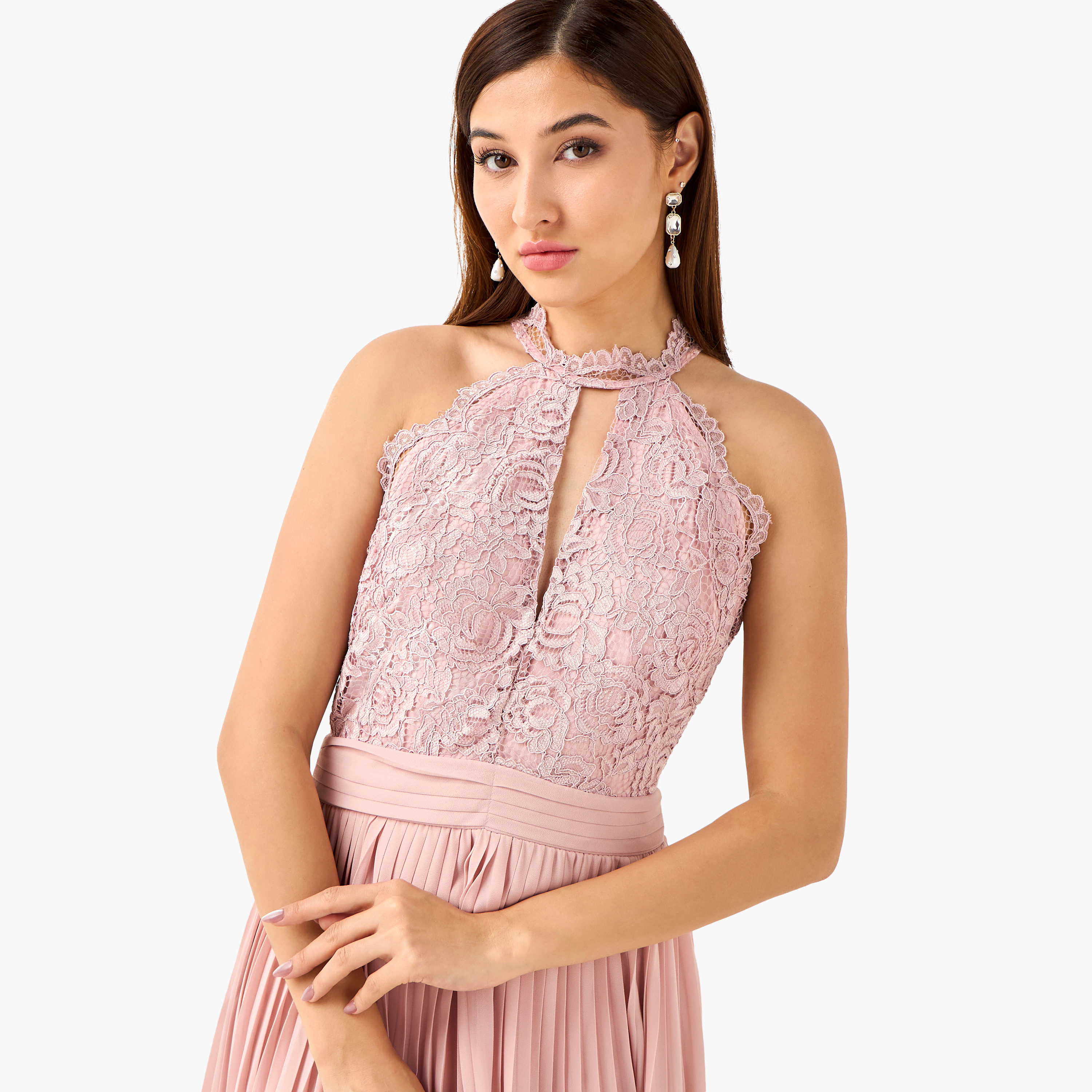 فستان بوليستر ماكسي بياقة هالتر وكسرات من تي إف إن سي-women-clothing-dresses-image-9