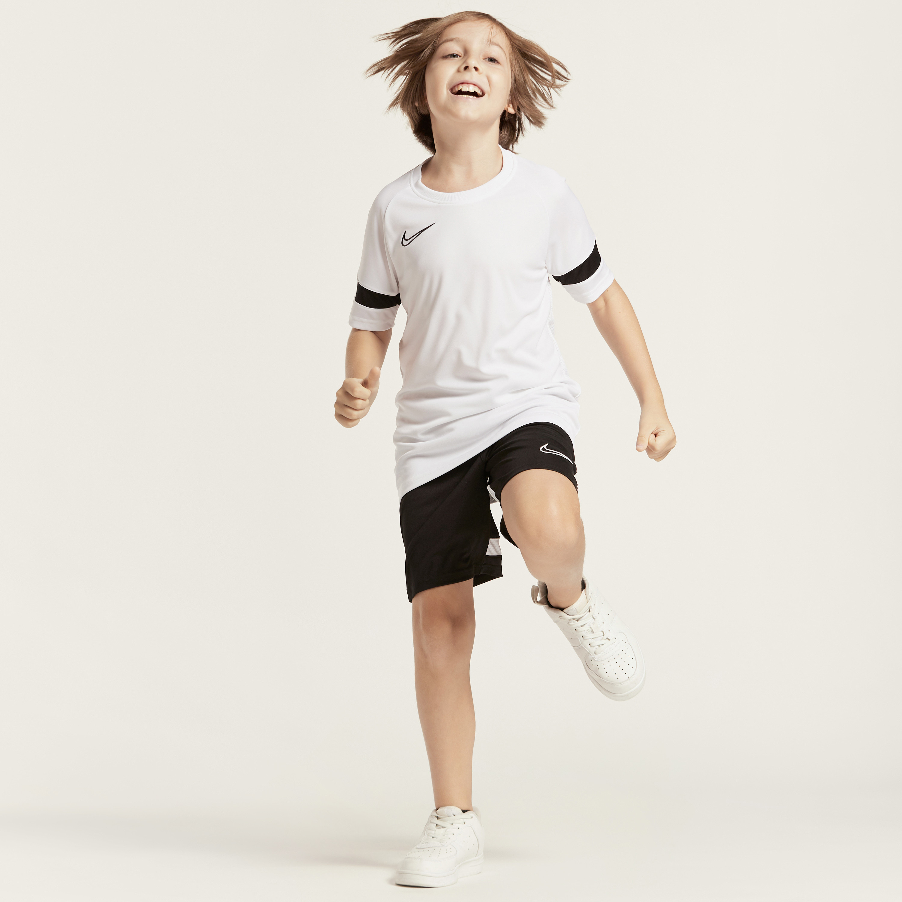 Buy Nike Printed Round Neck T shirt with Short Sleeves Online for Boys Centrepoint Bahrain