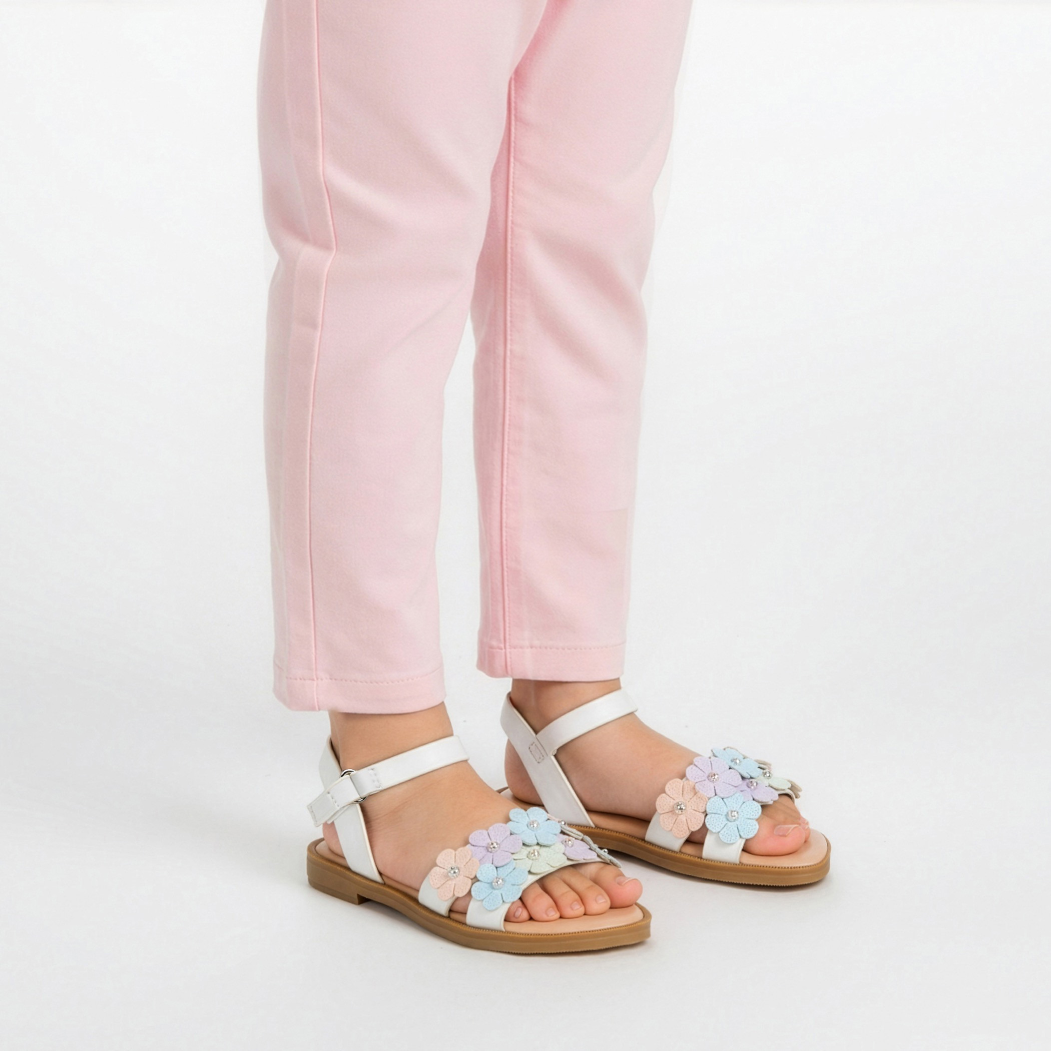 صندل بشريط إغلاق لاصق للبنات من فلورا بيلا-girls-shoes-sandals-image-2