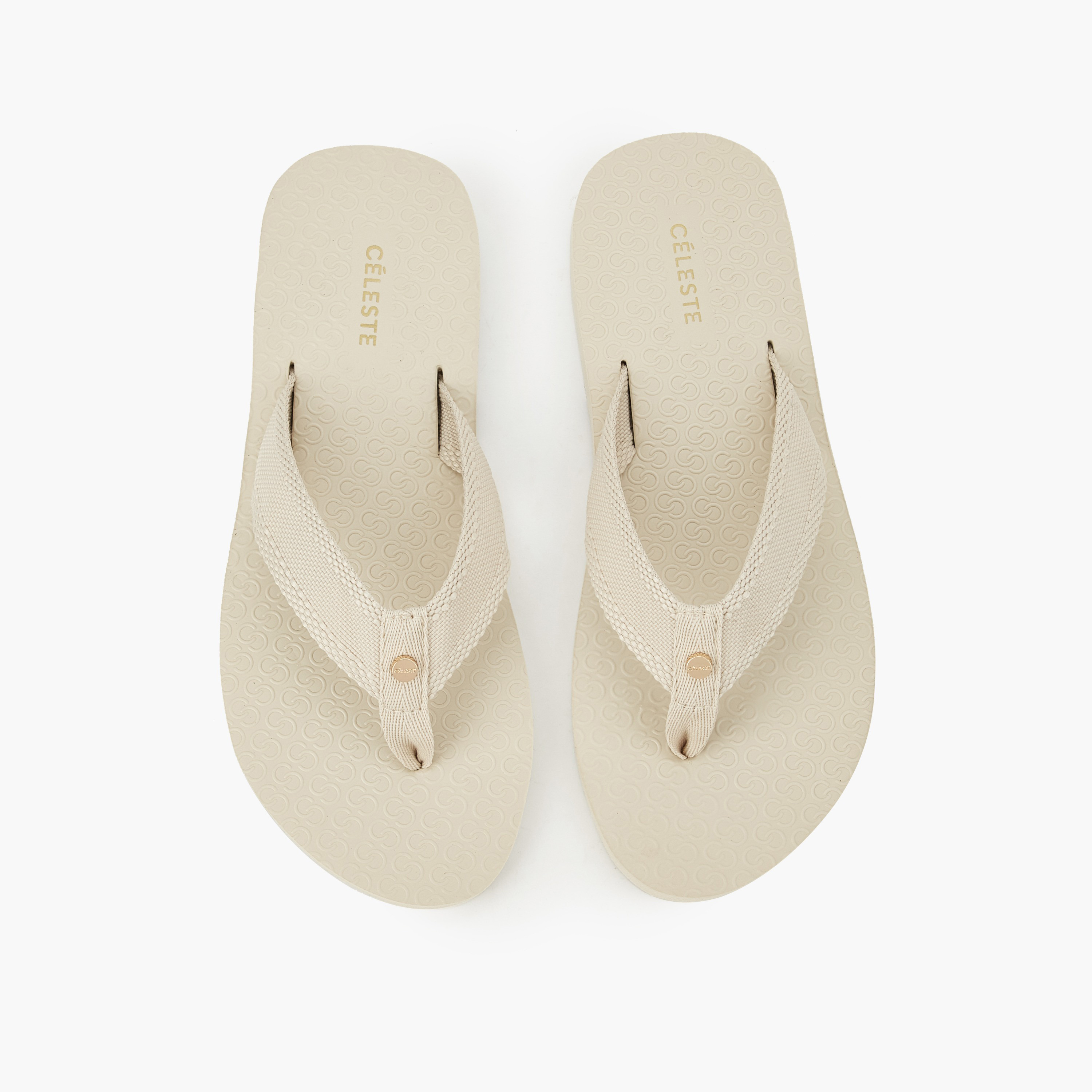 شبشب مونوجرام بارز الملمس للنساء من سيليست-women-shoes-flipflopsandslides-image-1