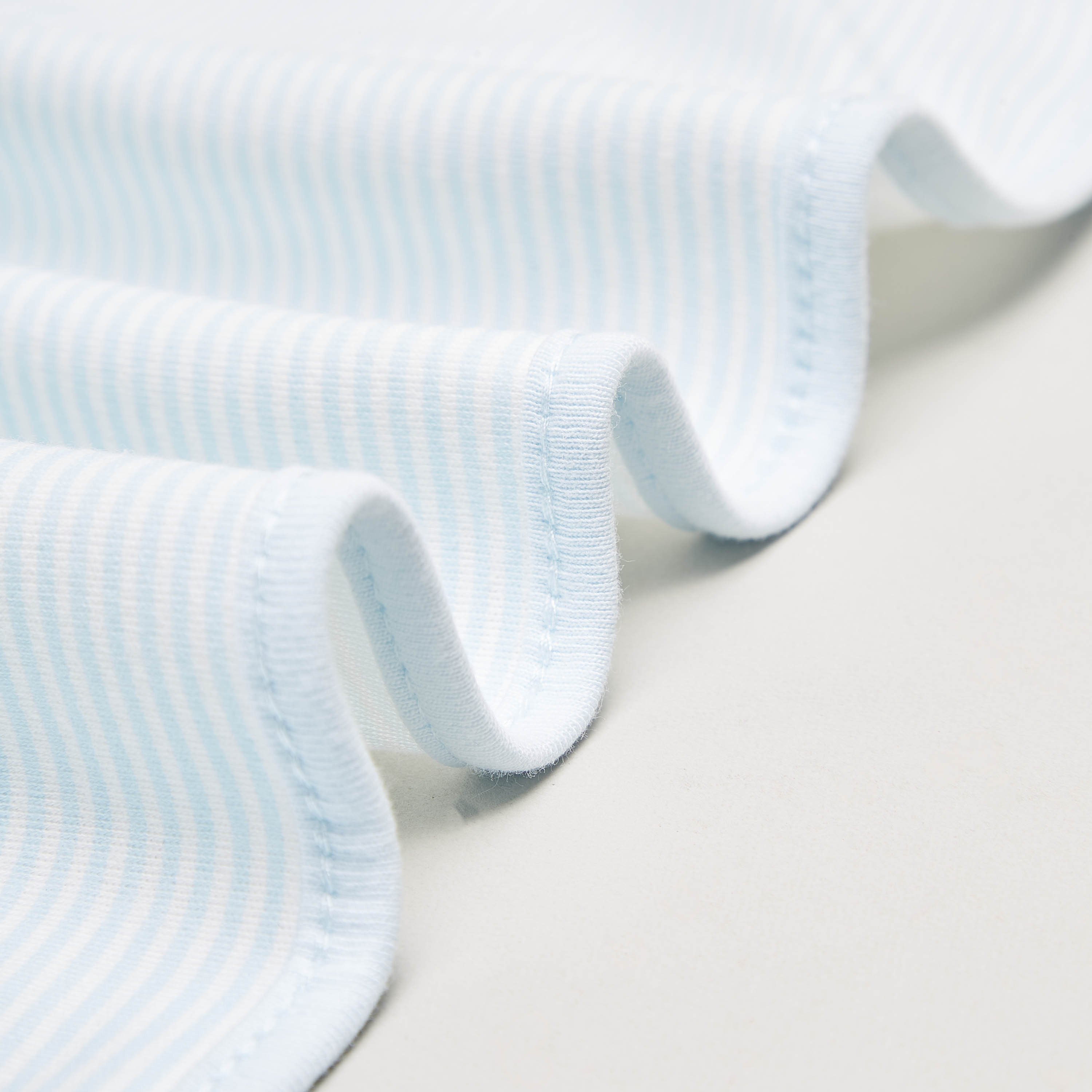 بطانية مخططة بقبعة لحديثي الولادة  من جونيورز - 81x81 سم-baby-nursery-blanketsandswaddles-receivingblankets-image-3