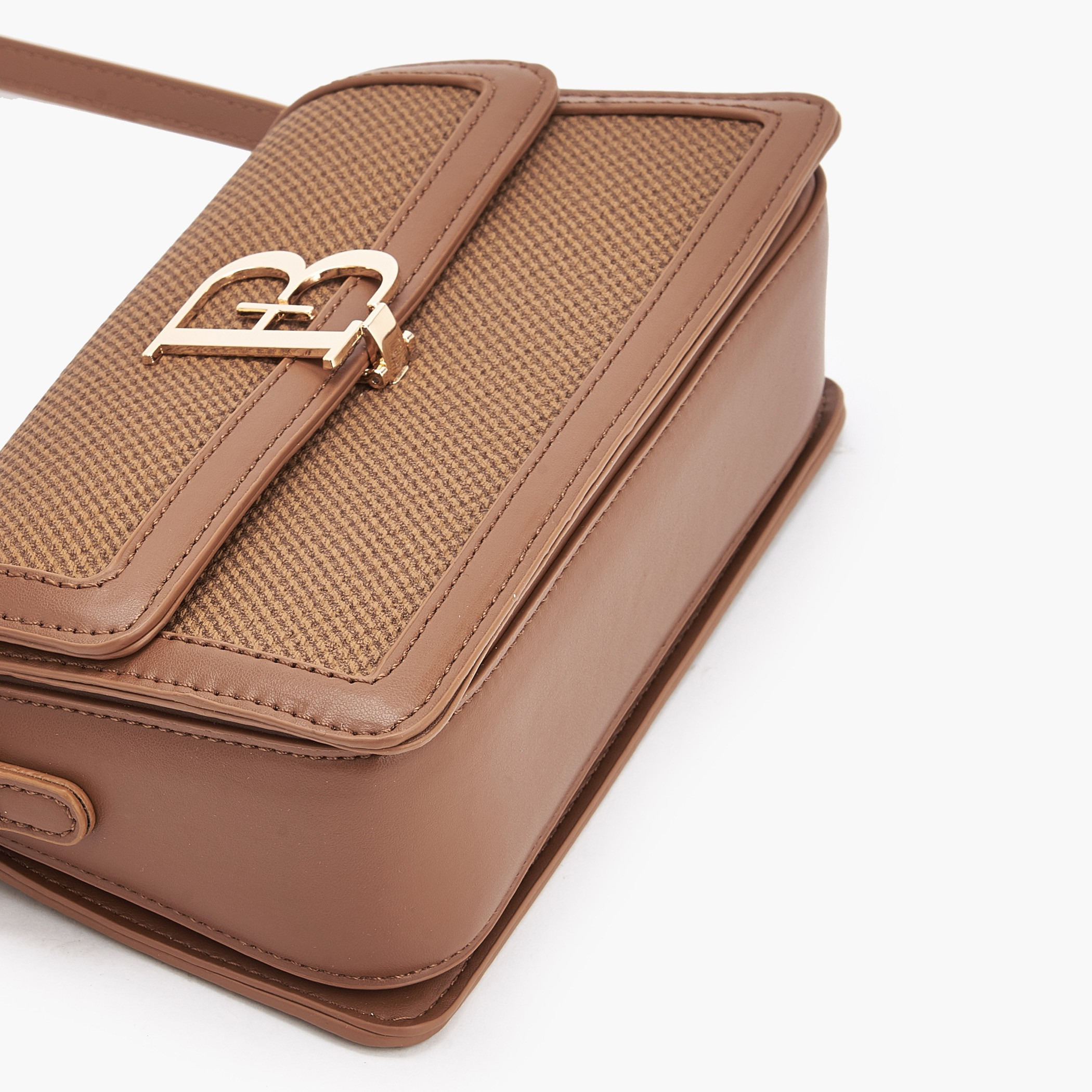 شنطة كروس بودي بارزة الملمس وحزام كتف قابل للتعديل من فلورا بيلا-women-bagsandwallets-handbags-image-7