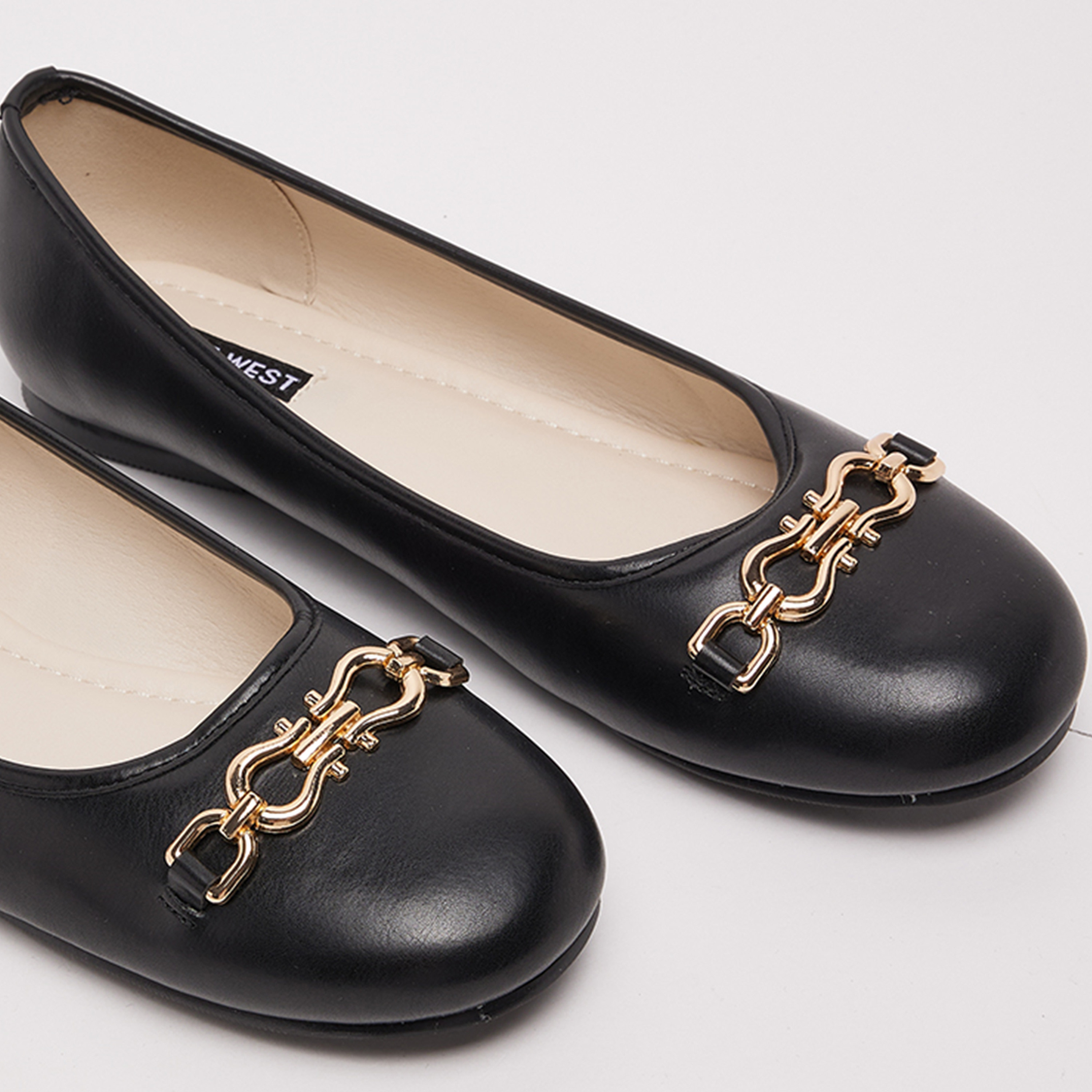 ناين ويست - حذاء باليرينا مسطح سهل الارتداء بمقدمة مستديرة للنساء | D-TRIM-women-shoes-flats-ballerinas-image-2