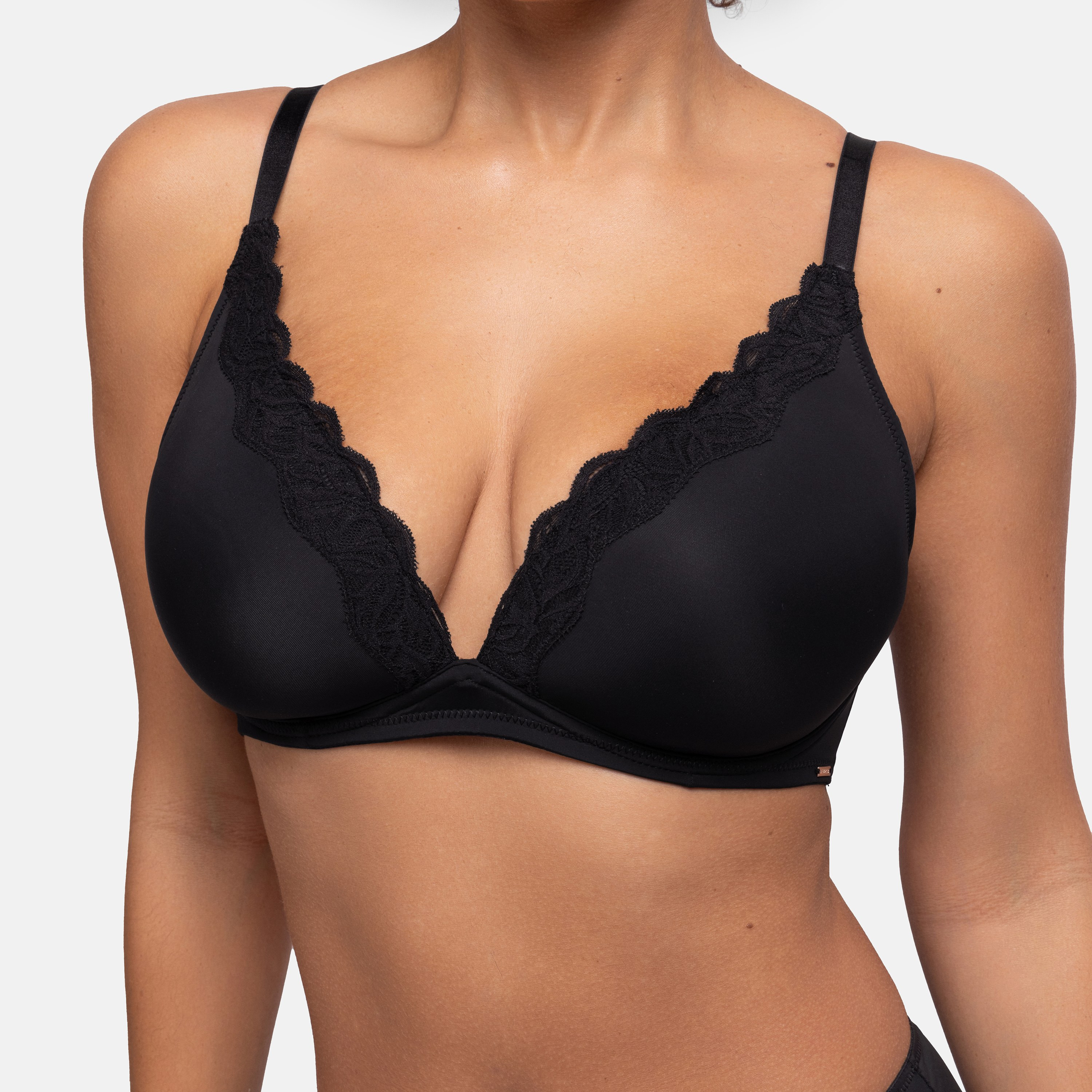 حمالة صدر سادة رياضية منخفضة الظهر ذات سلكية مبطنة خفيفة باللون الأسود من دورينا-women-clothing-lingerie-bras-image-1