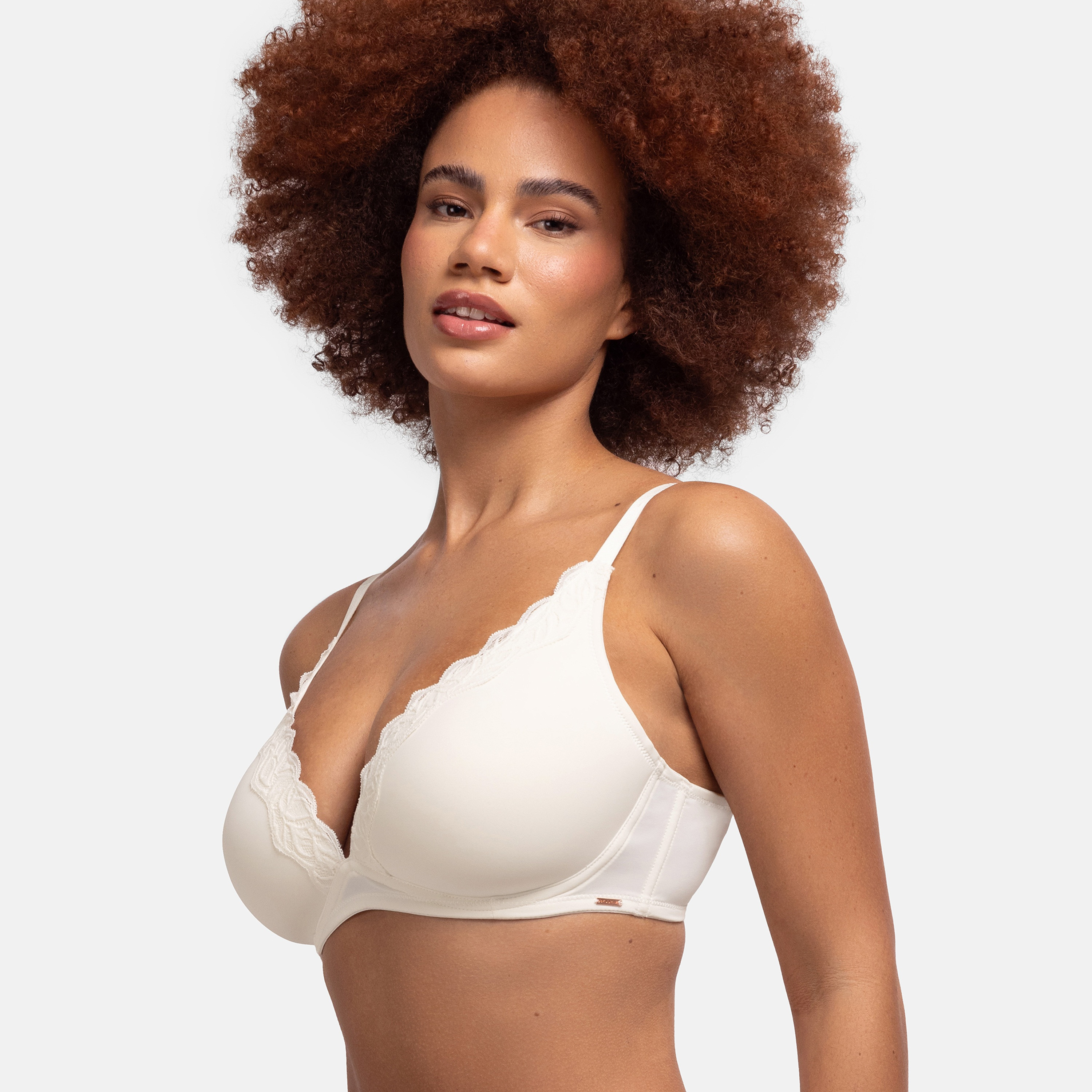 حمالة صدر سادة رياضية منخفضة الظهر ذات سلكية مبطنة خفيفة باللون العاجي من دورينا-women-clothing-lingerie-bras-image-4