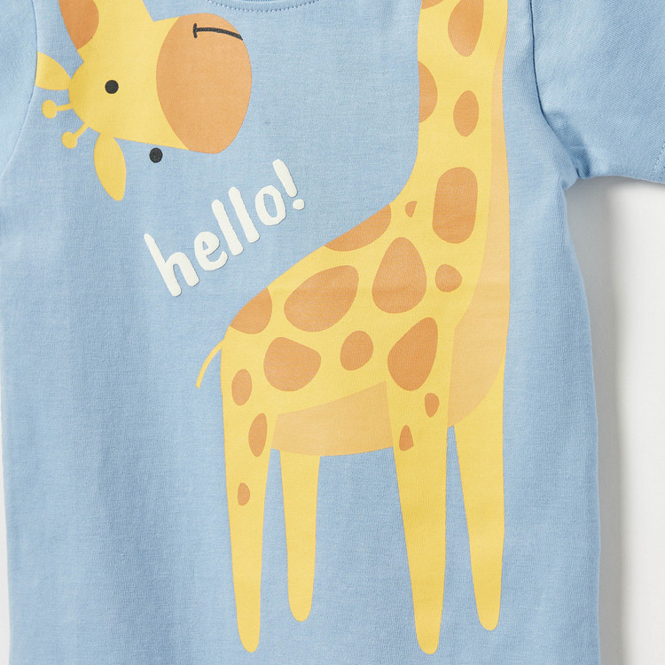 Juniors Giraffe Print T-shirt with Crew Neck and Short Sleeves