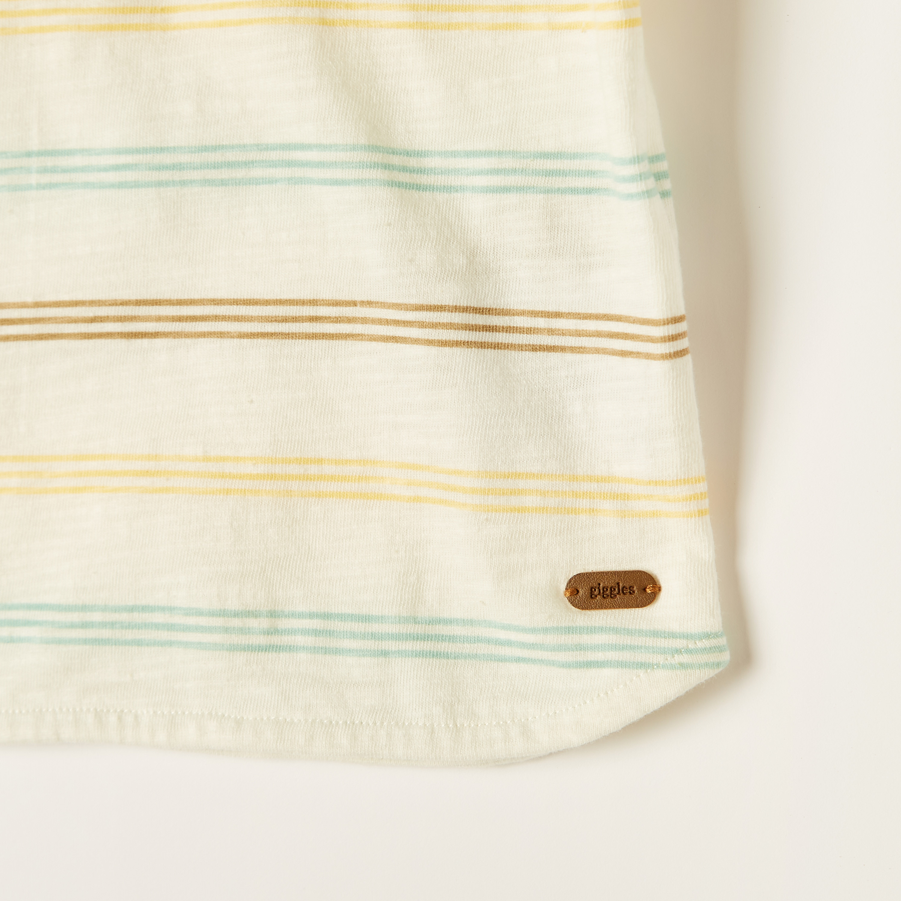 تيشيرت مخطّط بياقة ضيّقة وأكمام قصيرة من جيجلز-baby-boys-clothing-tshirtsandpolos-image-3
