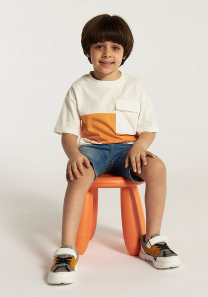 Juniors Colourblock T-shirt with Crew Neck and Pocket