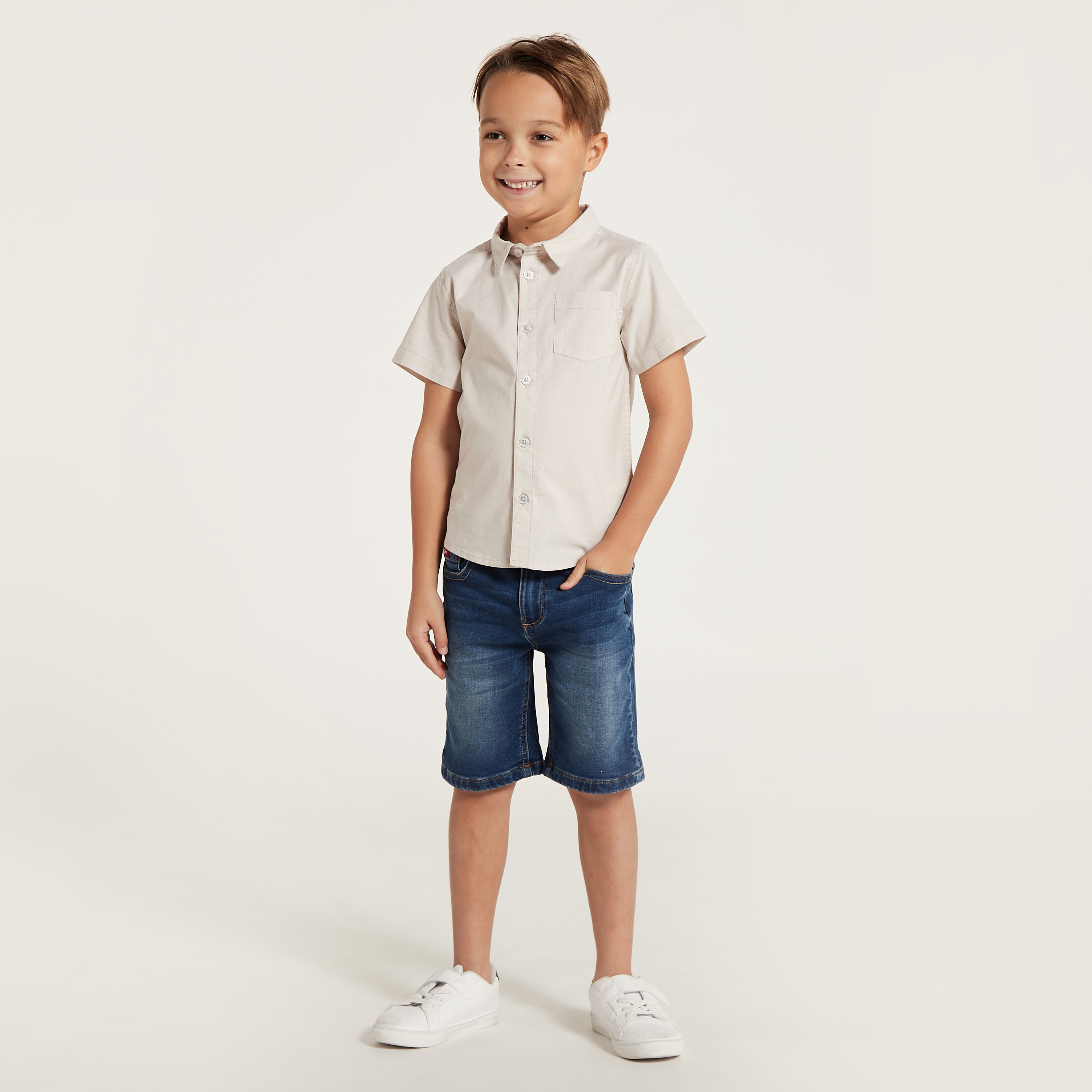 قميص سادة بأزرار وجيب على الصدر من جونيورز-boys-clothing-shirts-image-1