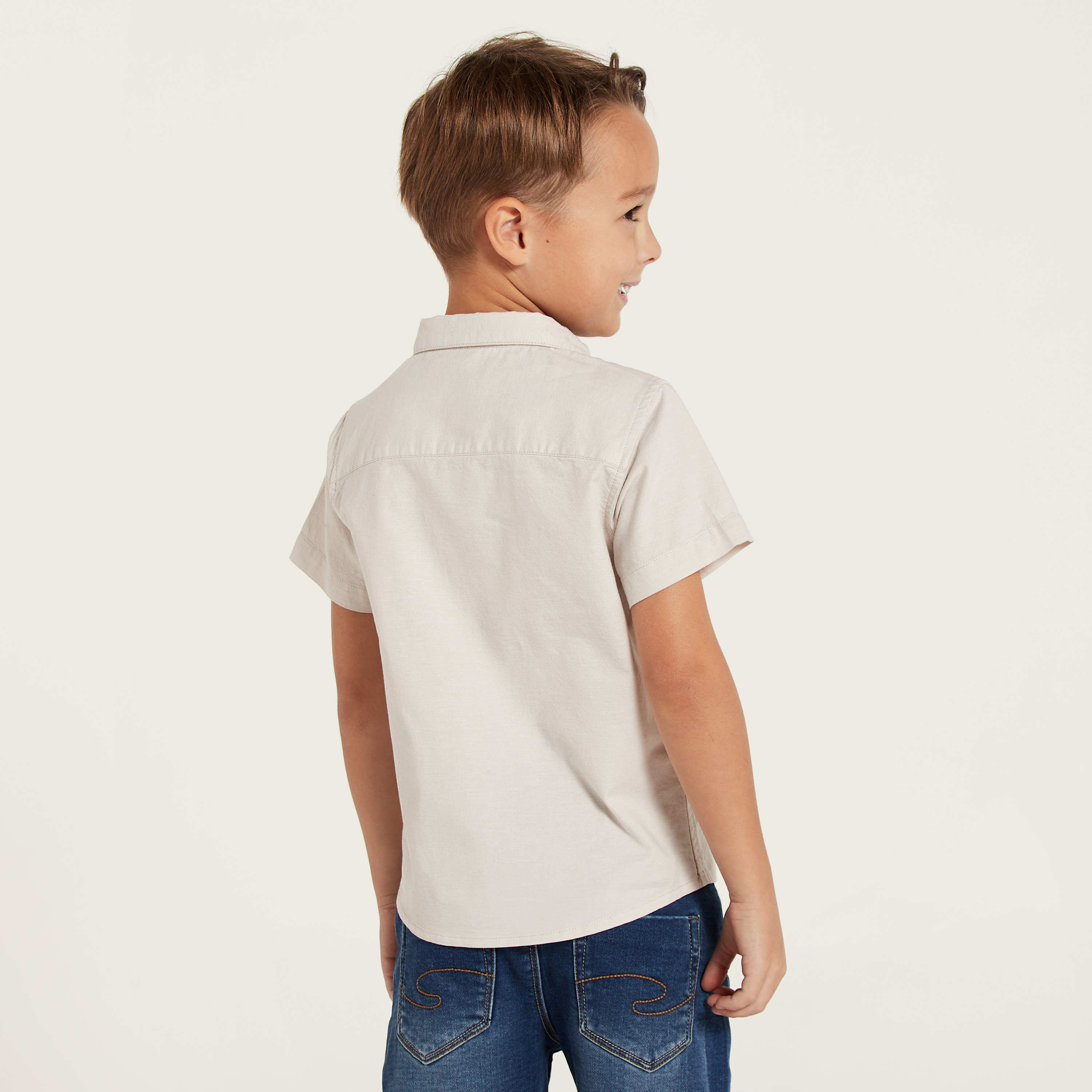 قميص سادة بأزرار وجيب على الصدر من جونيورز-boys-clothing-shirts-image-4
