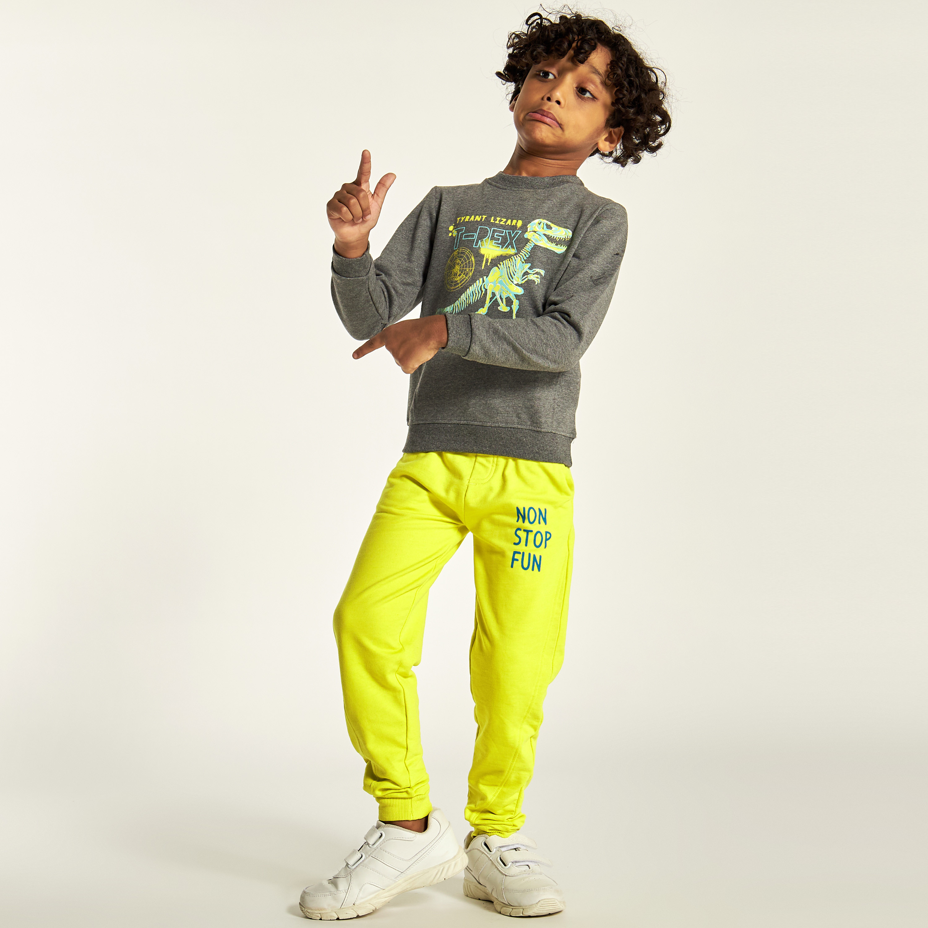 Juniors Typographic Print Joggers with Drawstring Closure and Pockets-boys-clothing-bottoms-joggersandtrackpants-image-2
