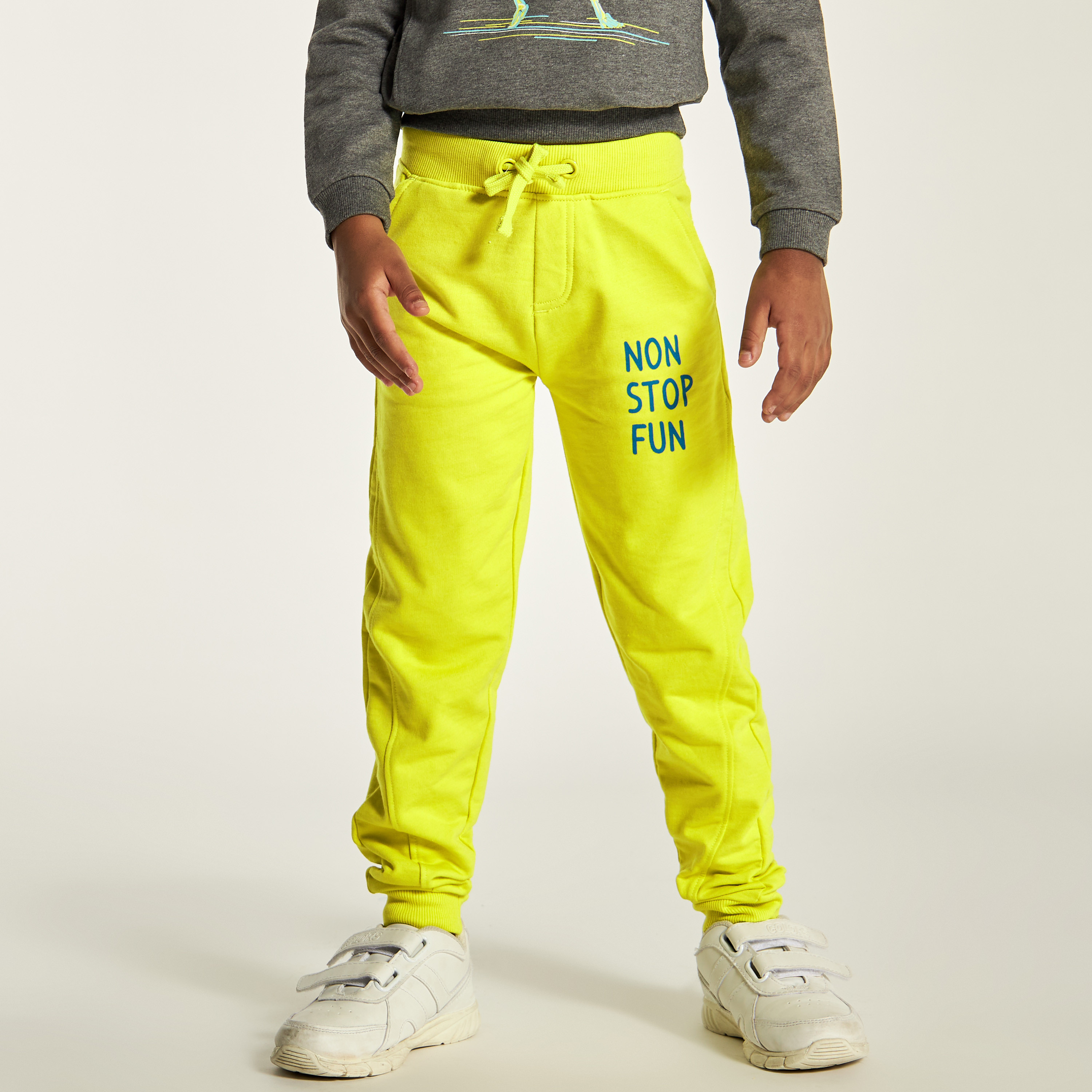 Juniors Typographic Print Joggers with Drawstring Closure and Pockets-boys-clothing-bottoms-joggersandtrackpants-image-1