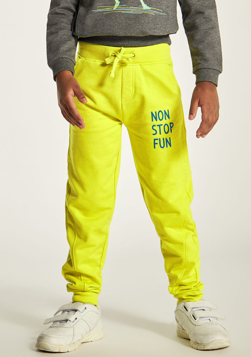 Juniors Typographic Print Joggers with Drawstring Closure and Pockets-Joggers-image-0