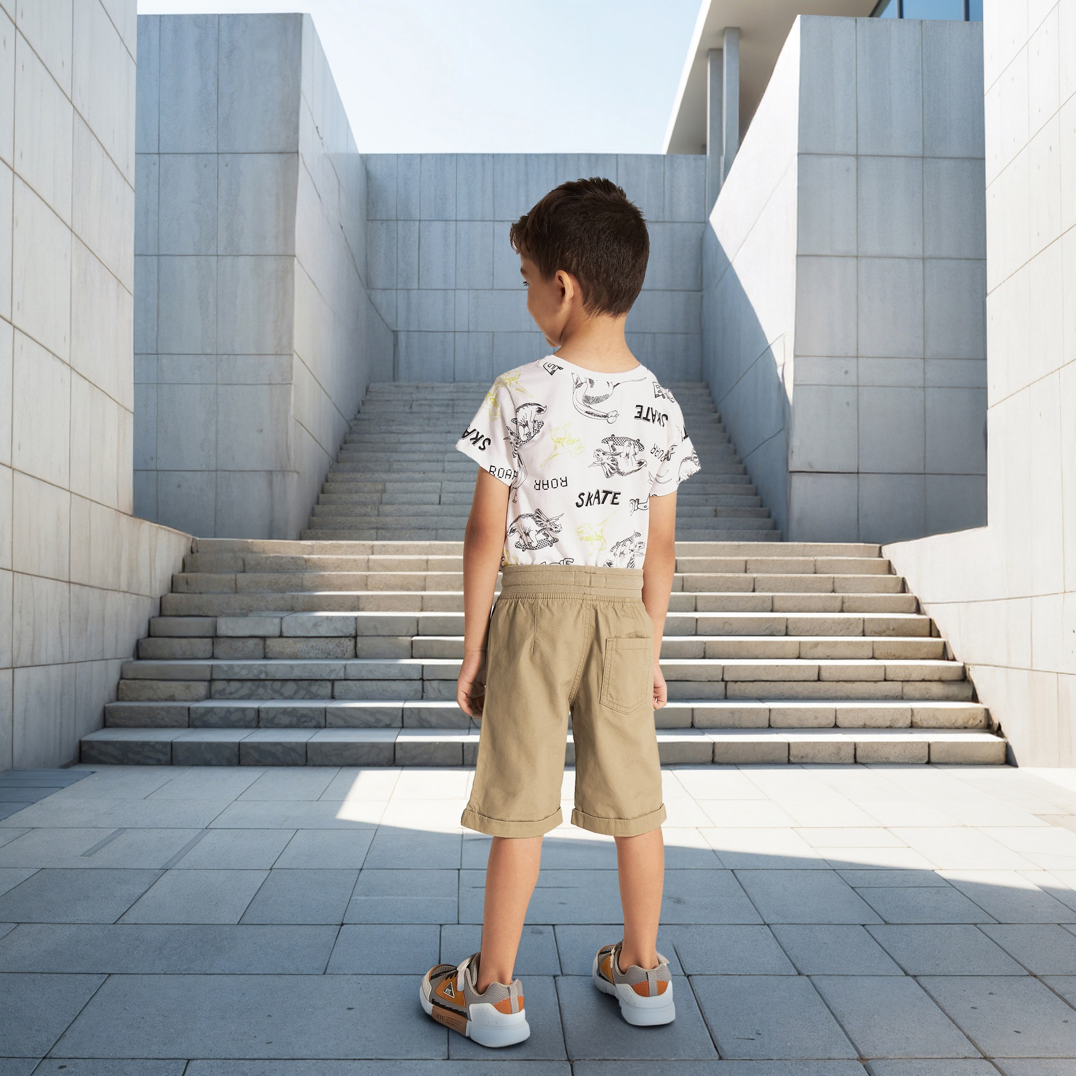 شورت سادة برباط إغلاق وجيوب من جونيورز-boys-clothing-bottoms-shorts-image-2