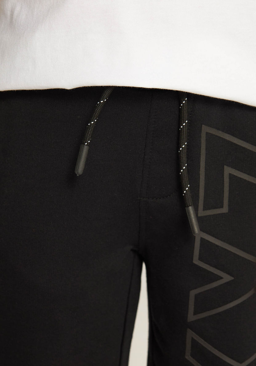 XYZ Logo Print Shorts with Drawstring Closure and Pockets-Shorts-image-1
