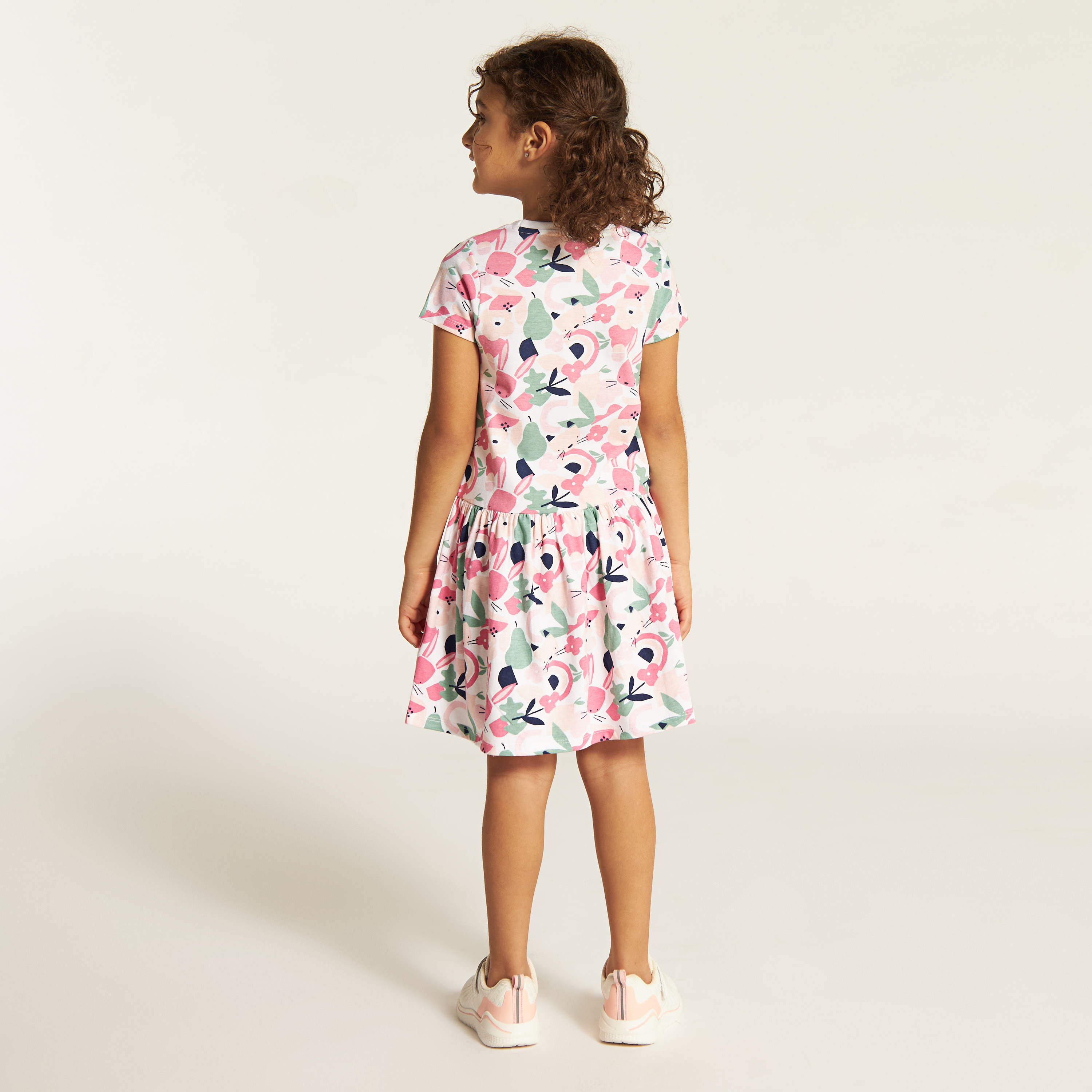 فستان بخصر منسدل وطبعات وأكمام قصيرة من جونيورز-girls-clothing-dressesandjumpsuits-image-4