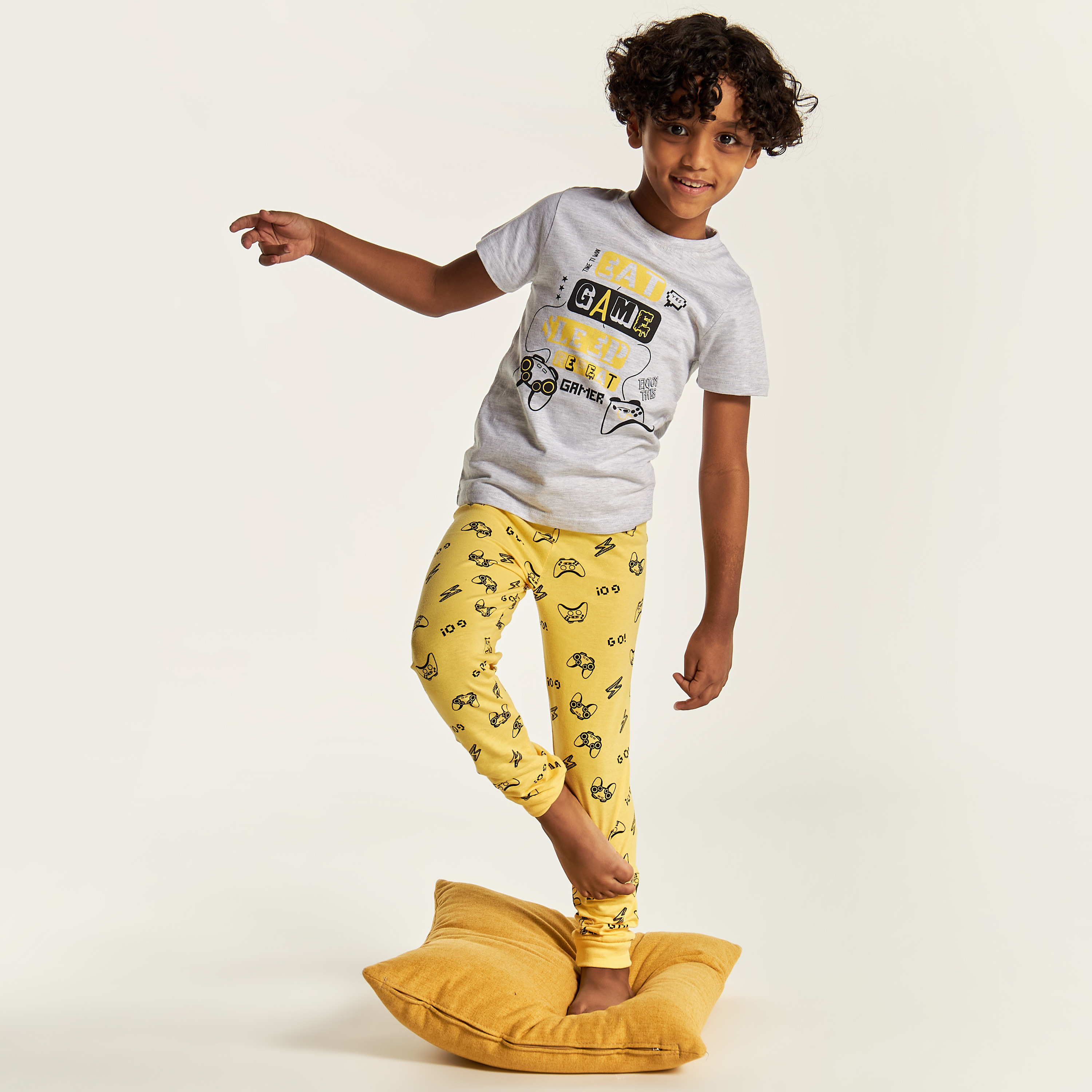 Juniors Gamer Print Crew Neck T-shirt and Pyjama Set-boys-clothing-nightwear-image-1