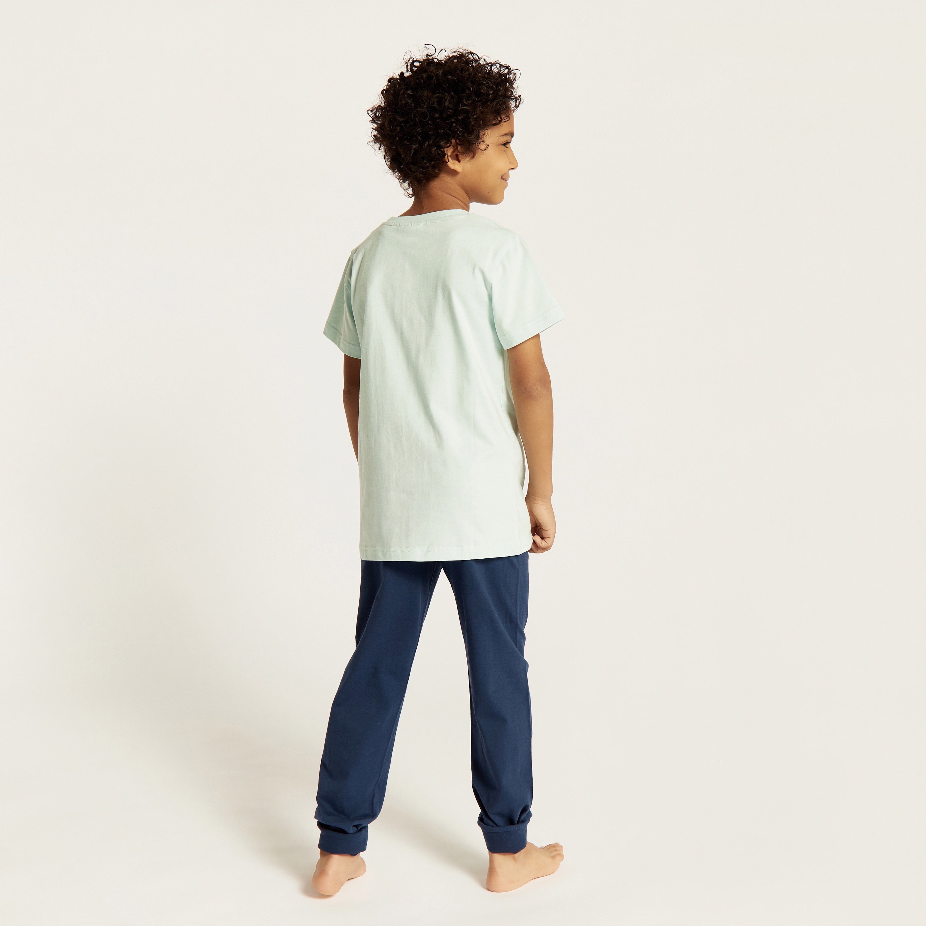 طقم بنطلون بيجاما وتيشيرت بياقة ضيقة وطبعات سبايدر مان-boys-clothing-nightwear-image-4