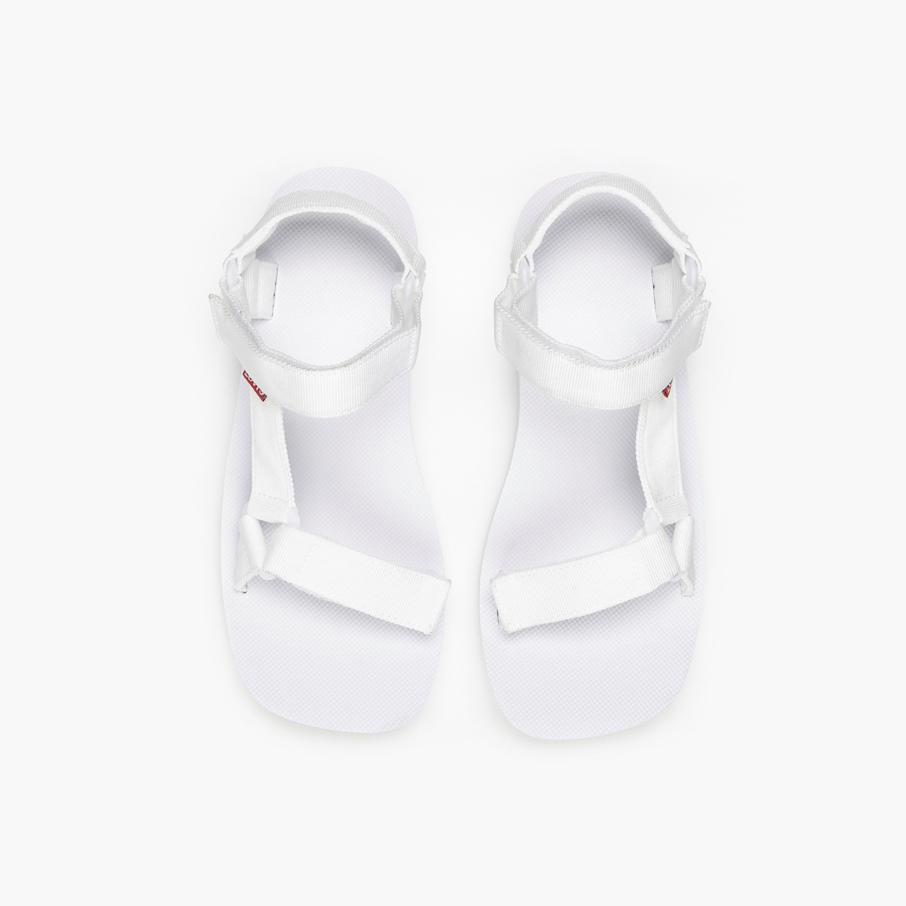 صندل نسائي منخفض من ليفايز كاديس بإغلاق فيلكرو D53130006-women-shoes-sandals-flats-image-3