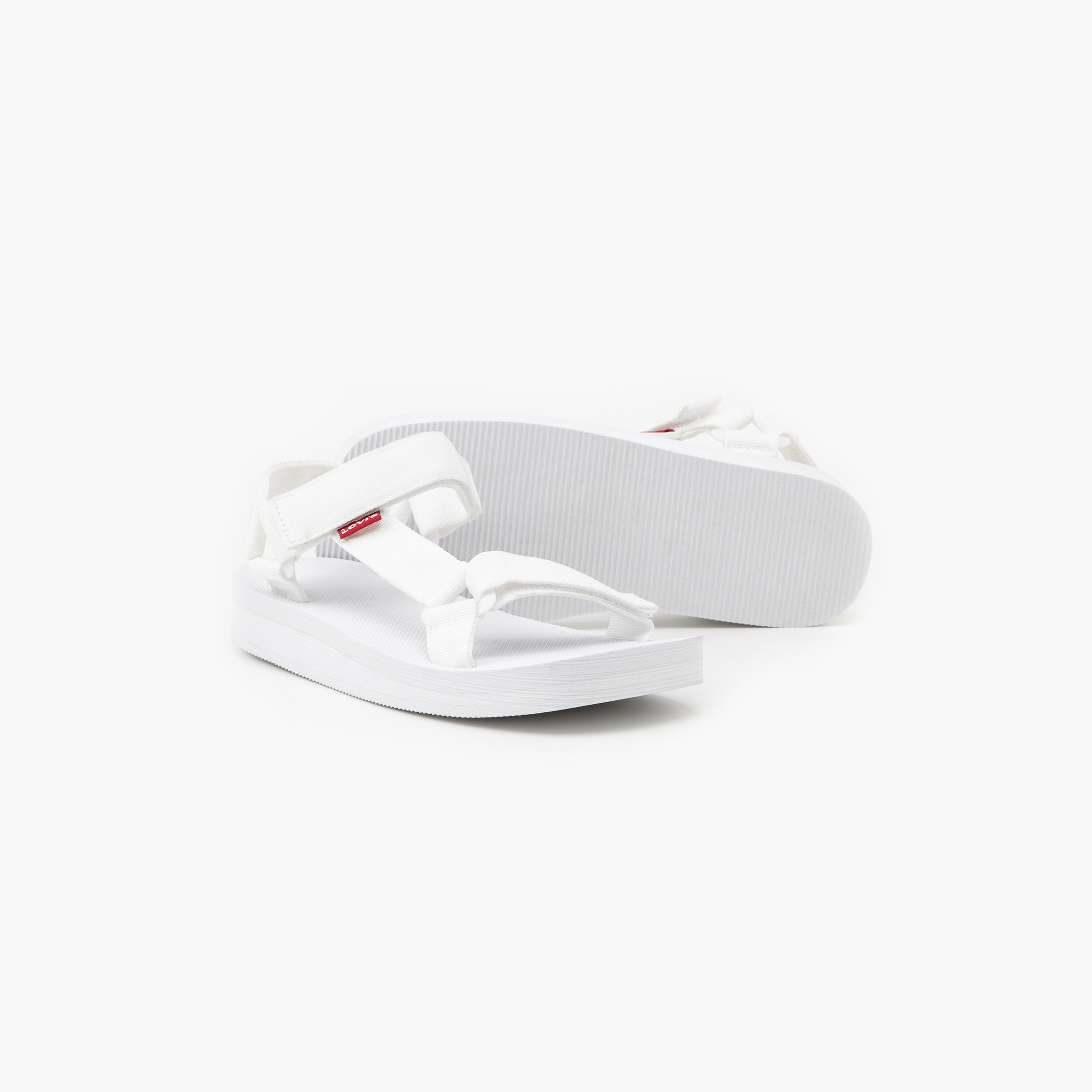 صندل نسائي منخفض من ليفايز كاديس بإغلاق فيلكرو D53130006-women-shoes-sandals-flats-image-4