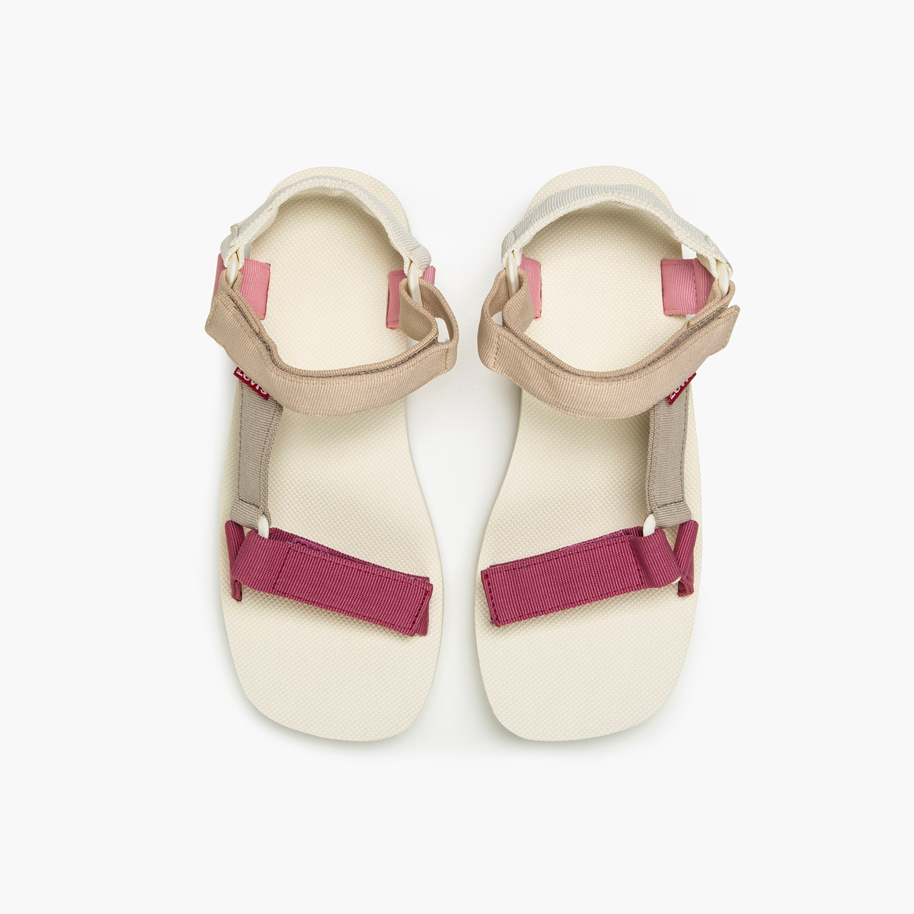 صندل نسائي منخفض من ليفايز كاديس بإغلاق فيلكرو D53130008-women-shoes-sandals-flats-image-3