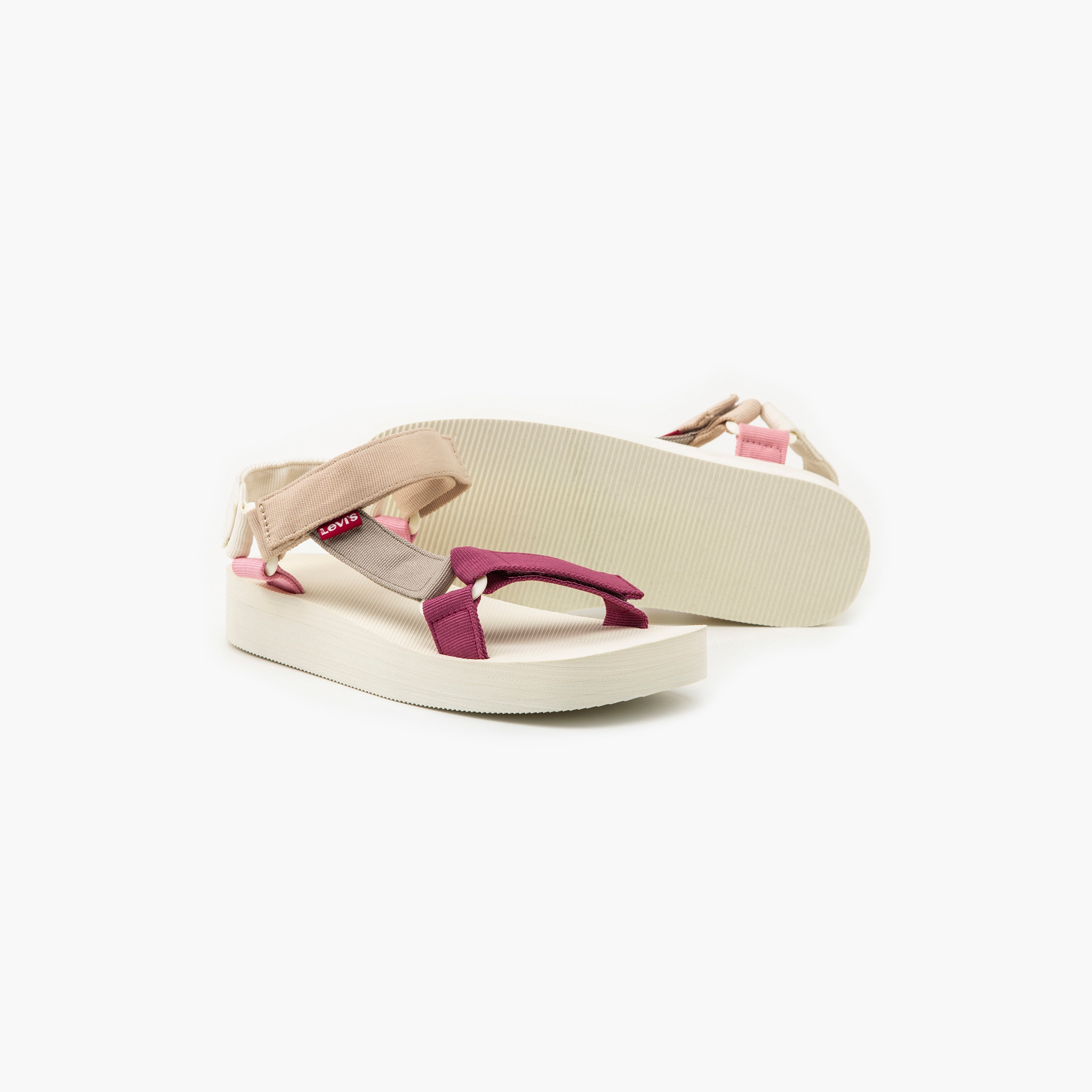 صندل نسائي منخفض من ليفايز كاديس بإغلاق فيلكرو D53130008-women-shoes-sandals-flats-image-4