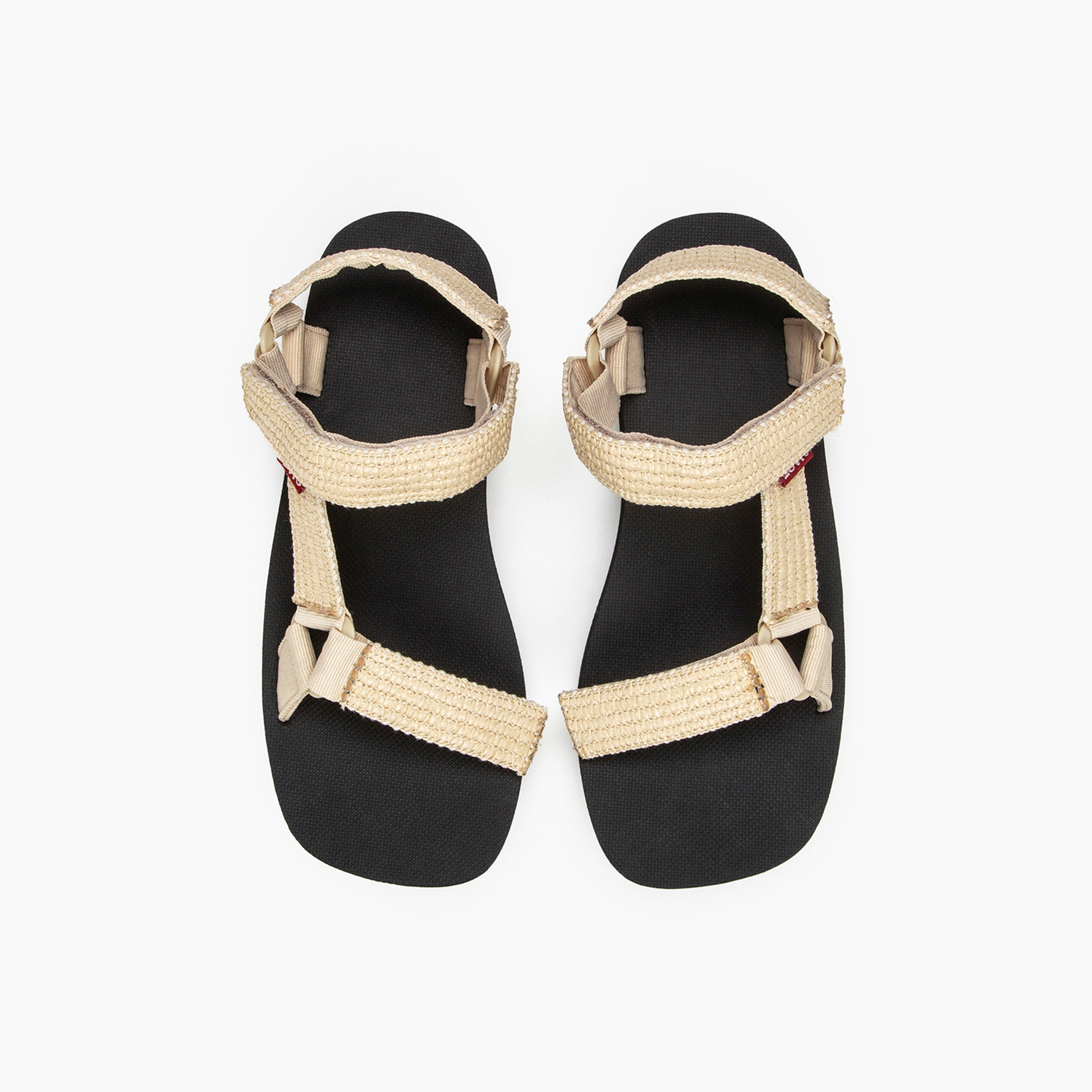 صندل نسائي منخفض من ليفايز كاديس بإغلاق فيلكرو D53130009-women-shoes-sandals-flats-image-3