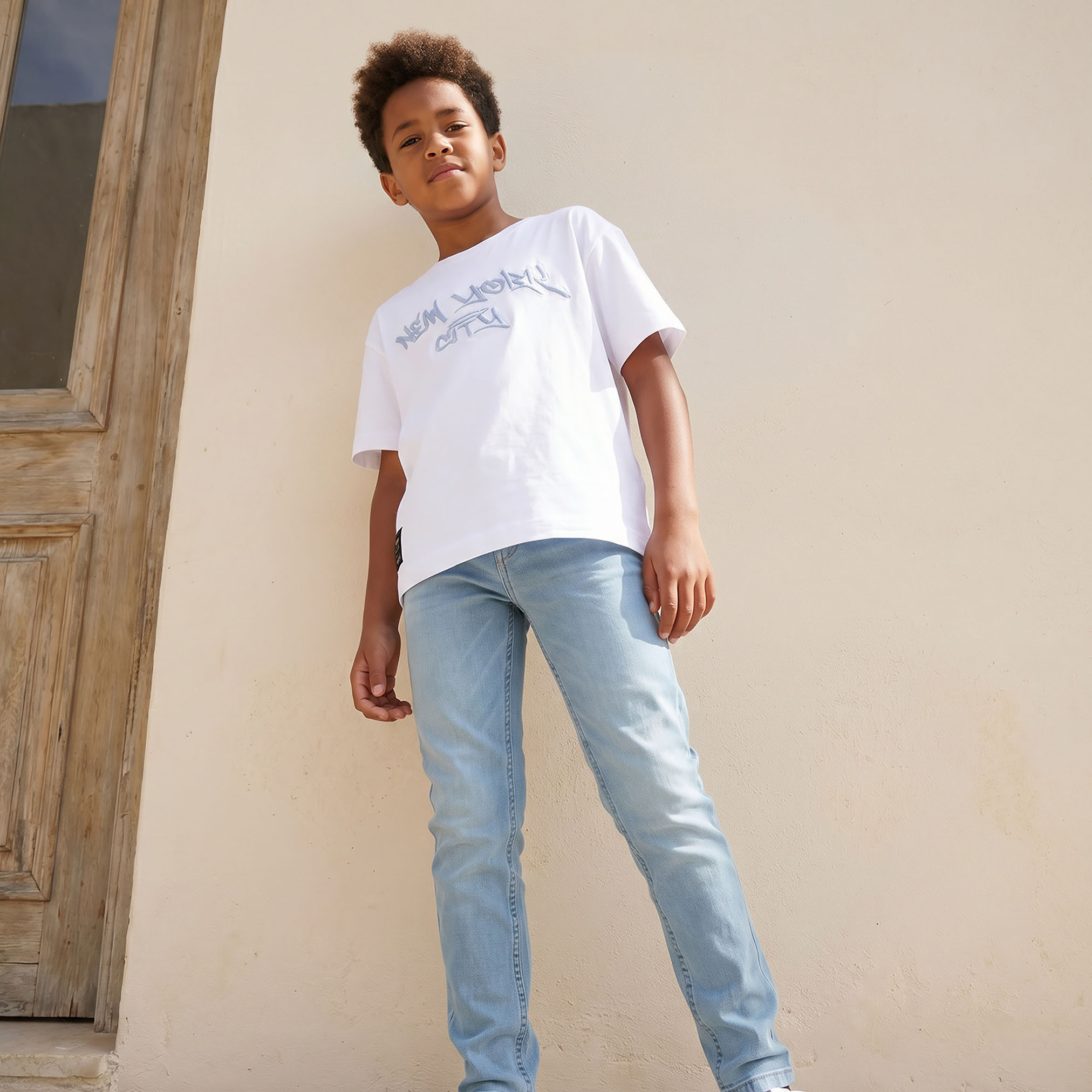 بنطلون جينز بقصّة سليم للأولاد من جونيورز-boys-clothing-bottoms-jeans-image-1