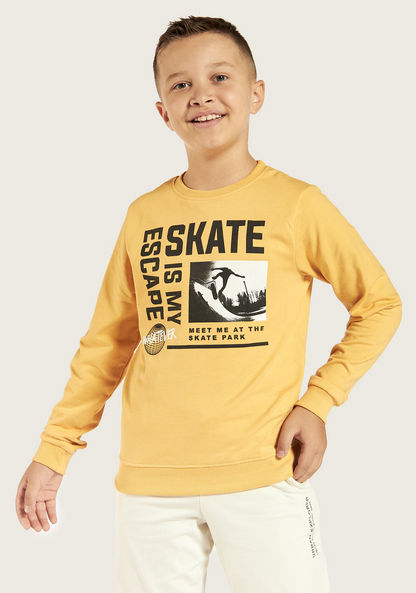 Juniors Printed Sweatshirt with Round Neck and Long Sleeves