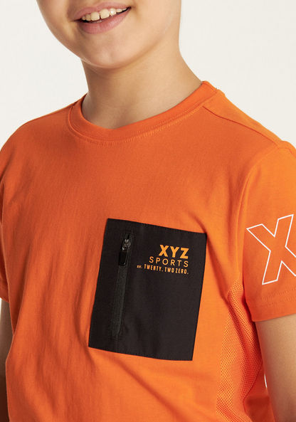XYZ Graphic Print T-shirt with Short Sleeves and Zippered Pocket
