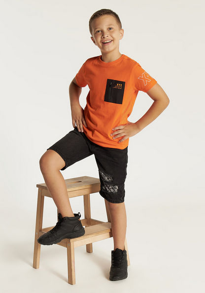 XYZ Graphic Print T-shirt with Short Sleeves and Zippered Pocket-T Shirts-image-4