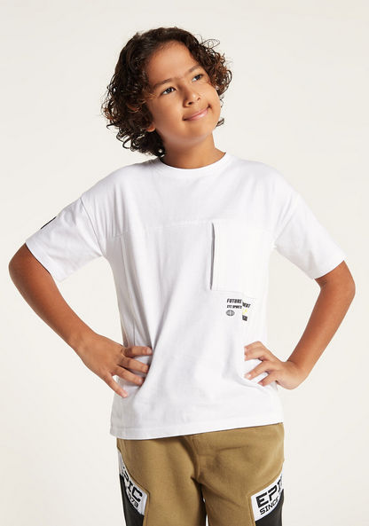 XYZ Printed Crew Neck T-shirt with Short Sleeves and Pocket