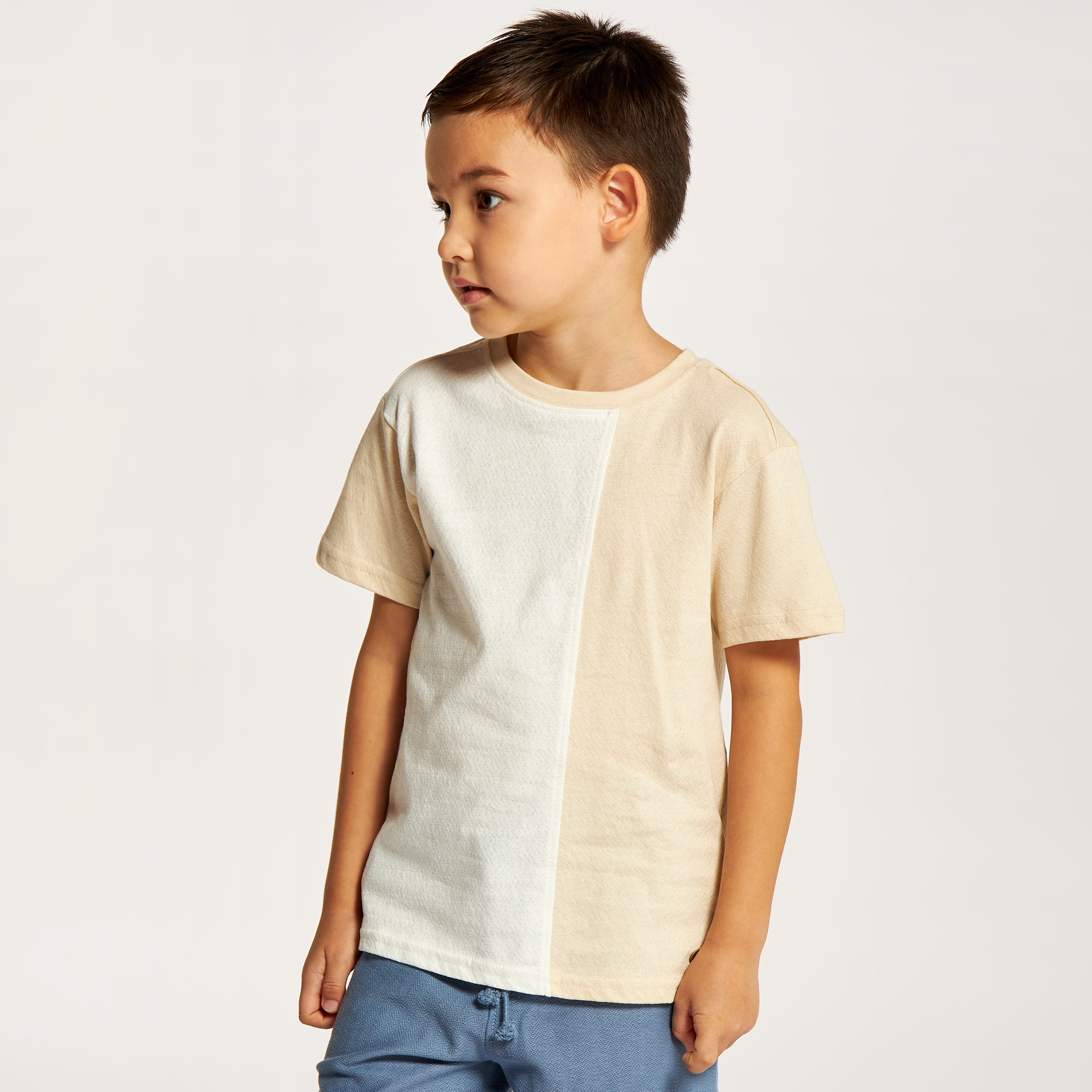 طقم شورت وتيشيرت بياقة ضيقة وقوالب ملونة-boys-clothing-setsandcoords-image-3
