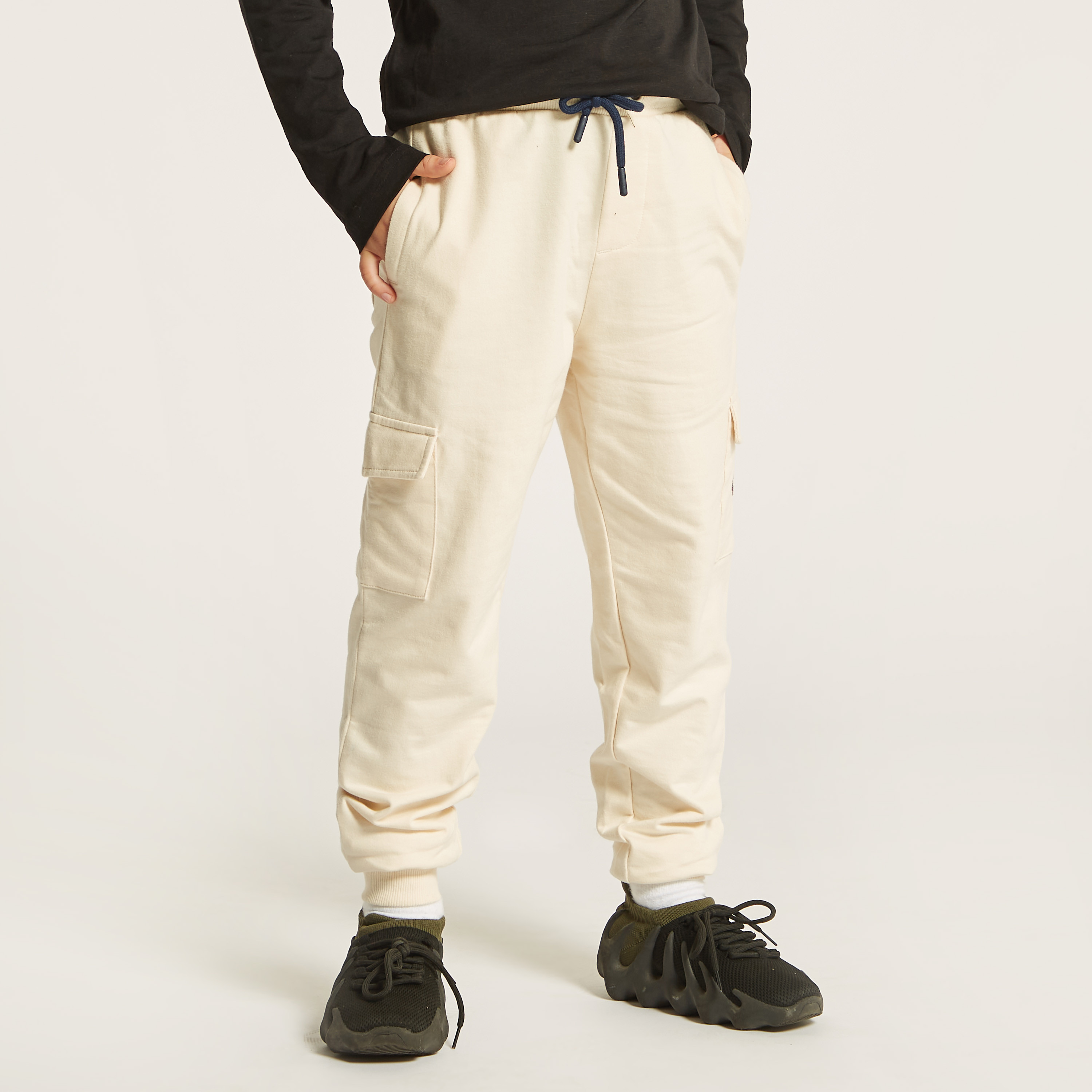 Lee Cooper Solid Cargo Joggers with Drawstring Closure-boys-clothing-bottoms-joggersandtrackpants-image-2