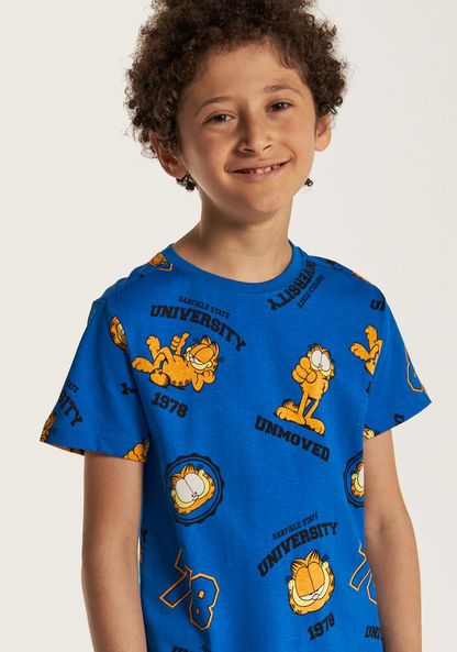 All-Over Garfield Print T-shirt with Crew Neck and Short Sleeves