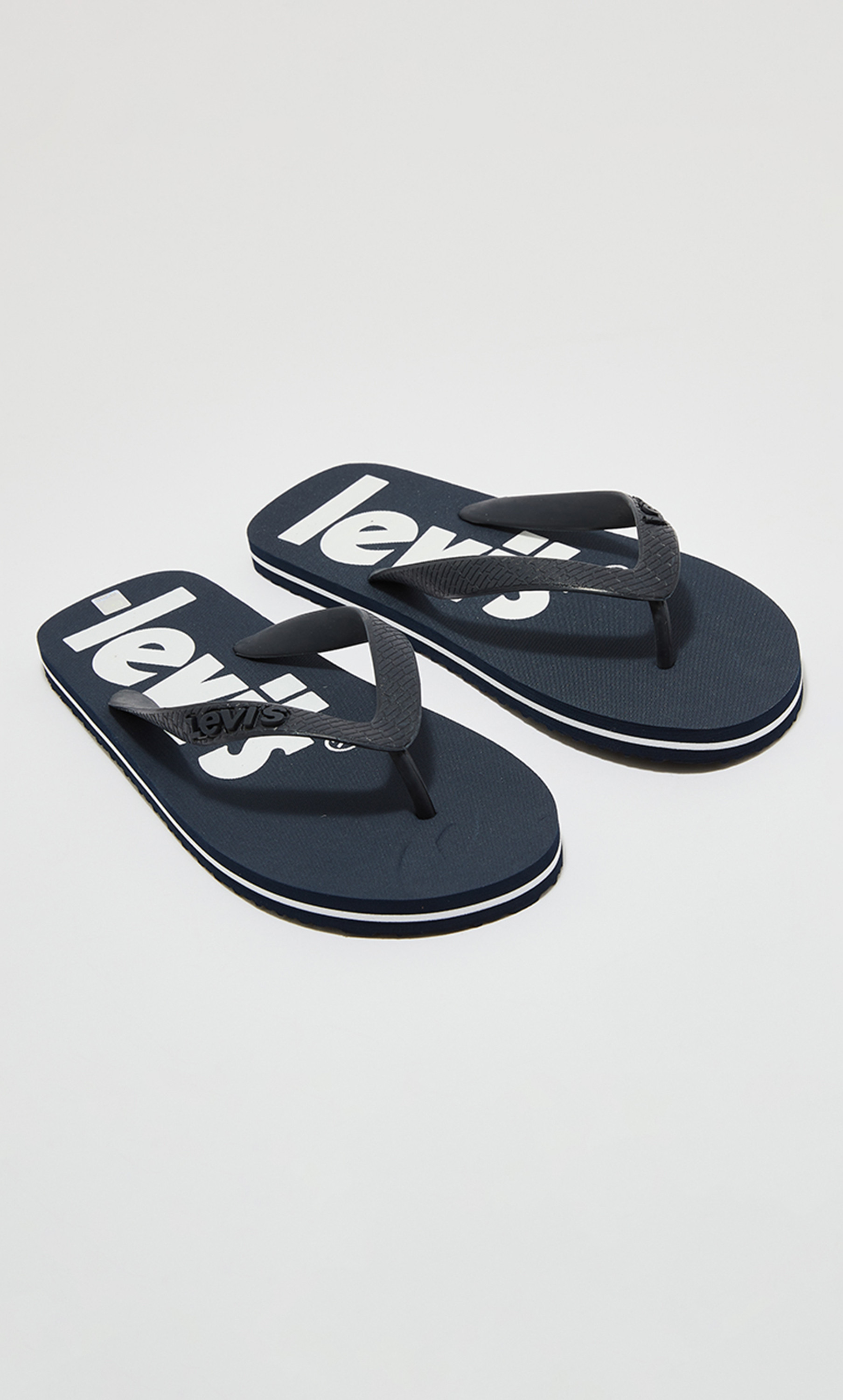 فليب فلوب ثونغ بشعار ازرق للجنسين من ليفايز-men-shoes-flipflopsandslides-image-4