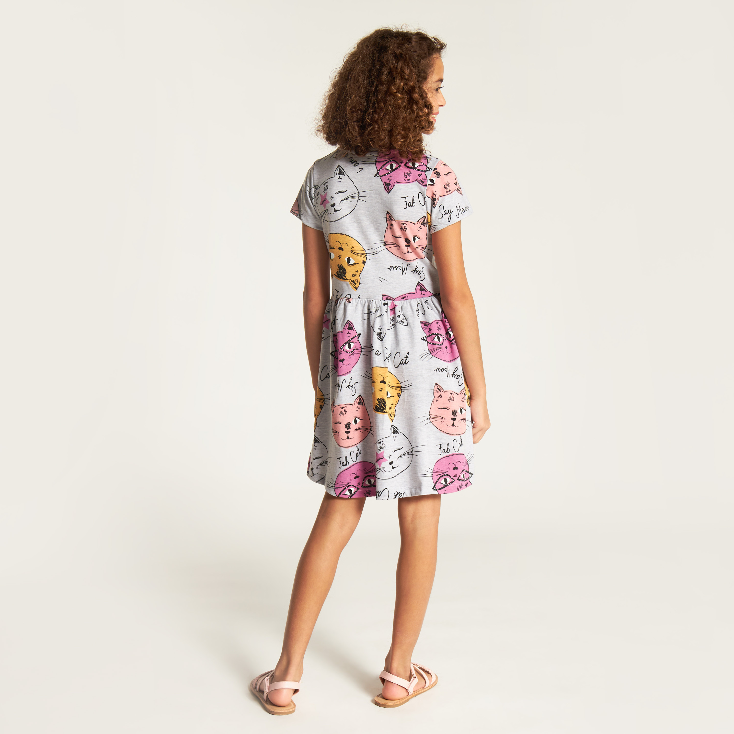 فستان إيه لاين بياقة مستديرة وأكمام قصيرة وطبعات قطة من جونيورز-girls-clothing-dressesandjumpsuits-image-3