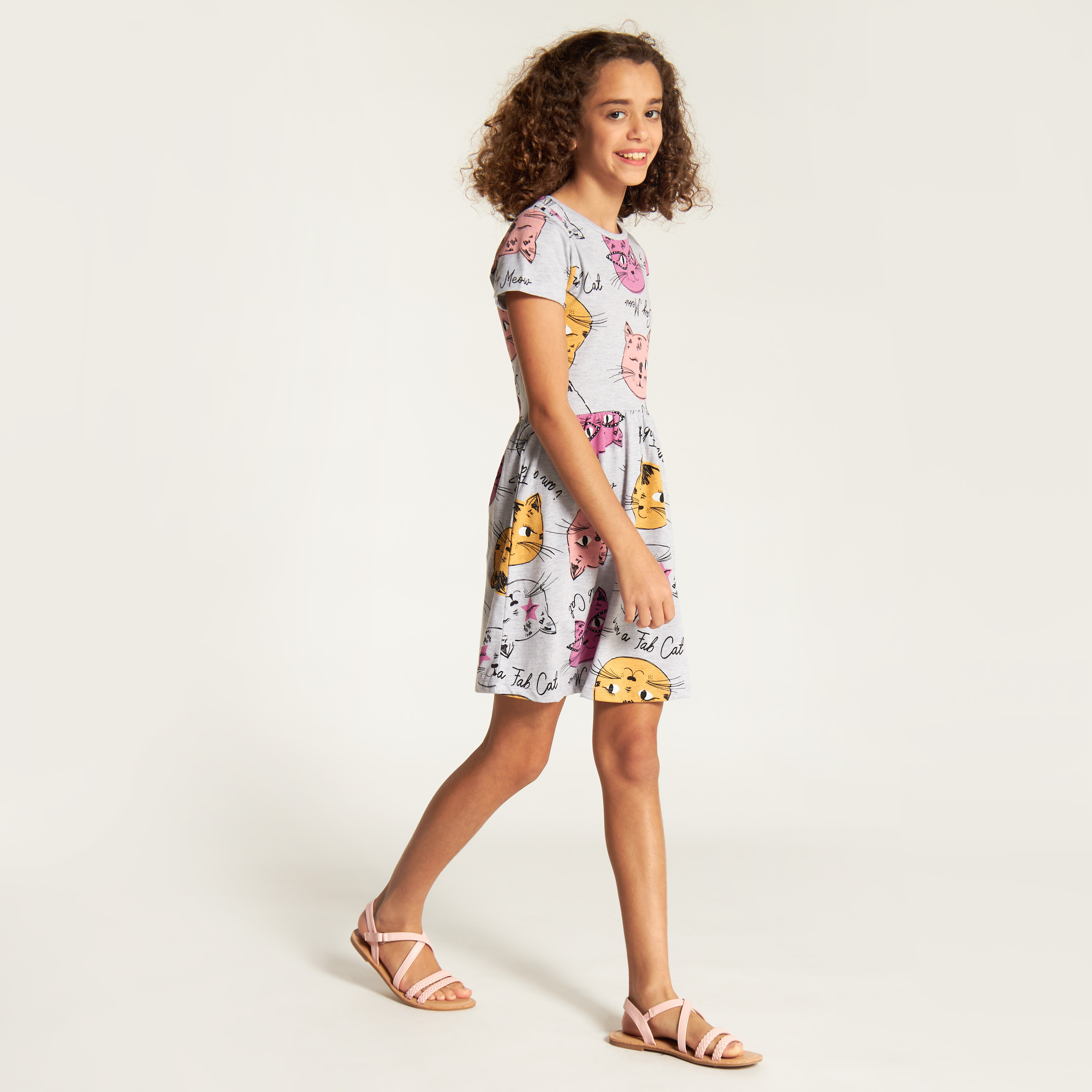 فستان إيه لاين بياقة مستديرة وأكمام قصيرة وطبعات قطة من جونيورز-girls-clothing-dressesandjumpsuits-image-4